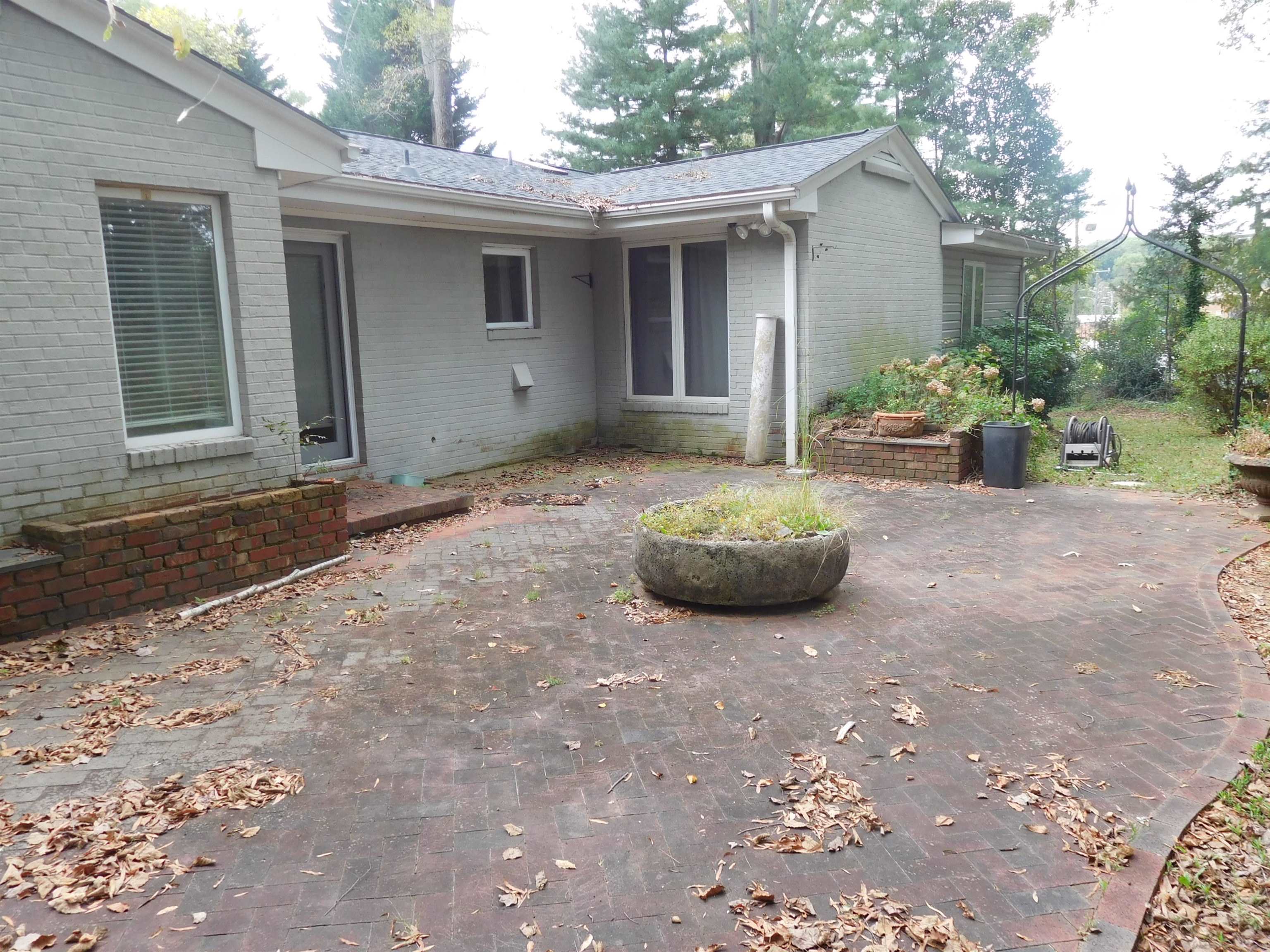 101 Lansdell Drive Drive Property Photo 14