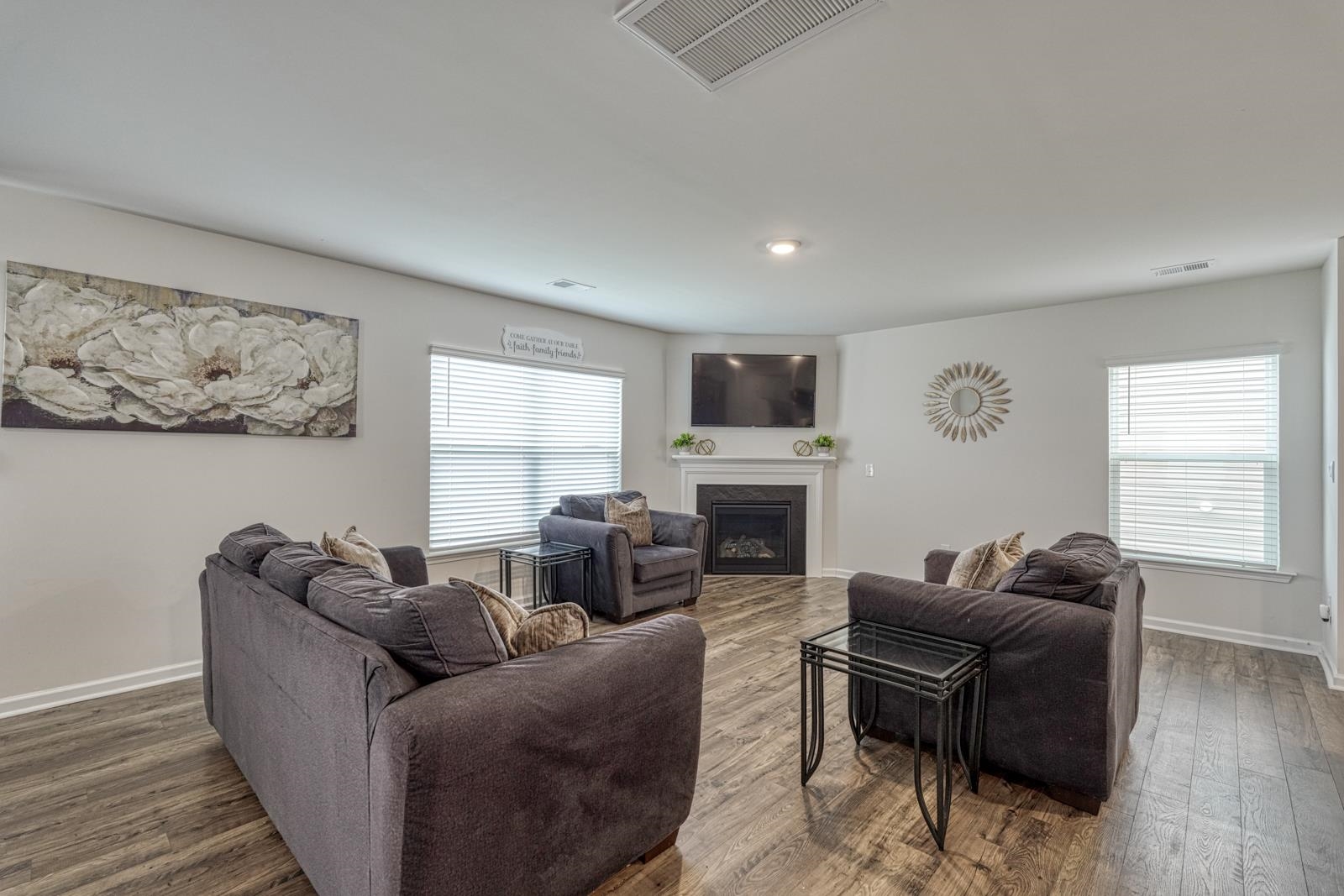 1332 Saddle Court Property Photo 6