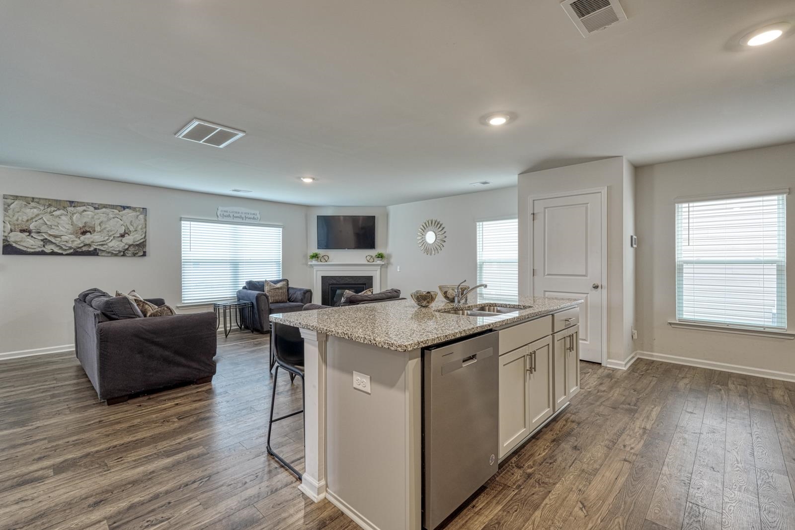 1332 Saddle Court Property Photo 8