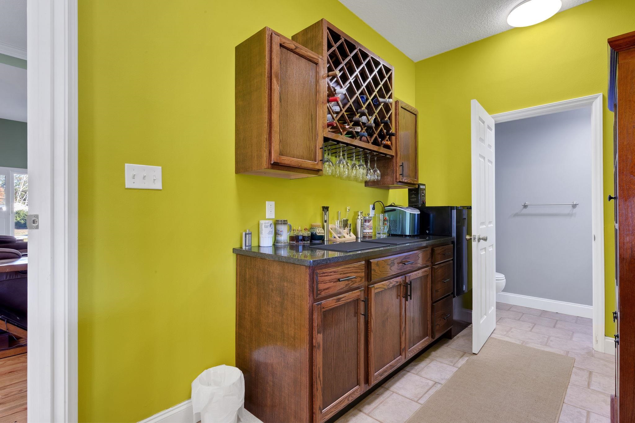 701 Brookdale Drive Property Photo 16