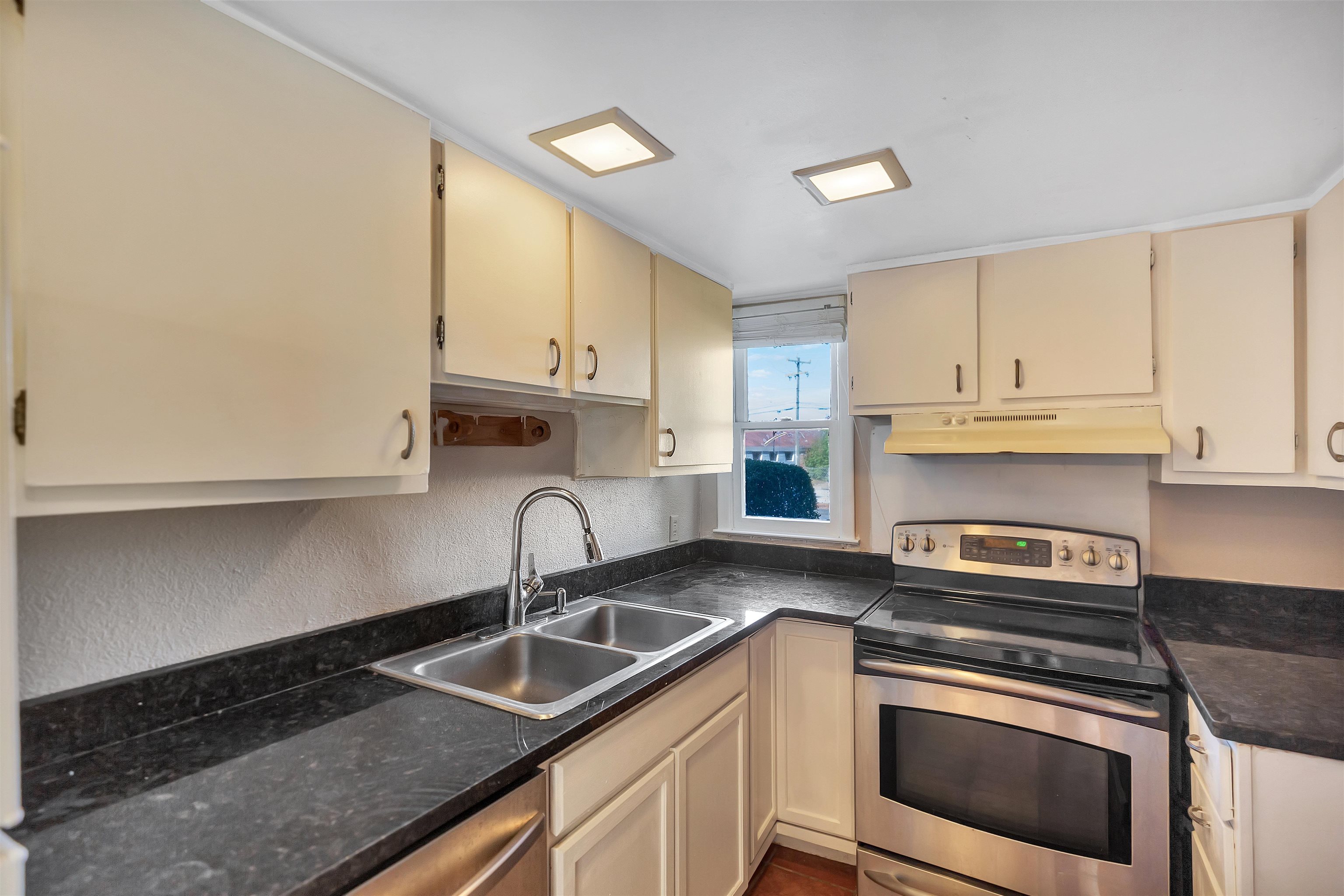 3706 E North Street Property Photo 8