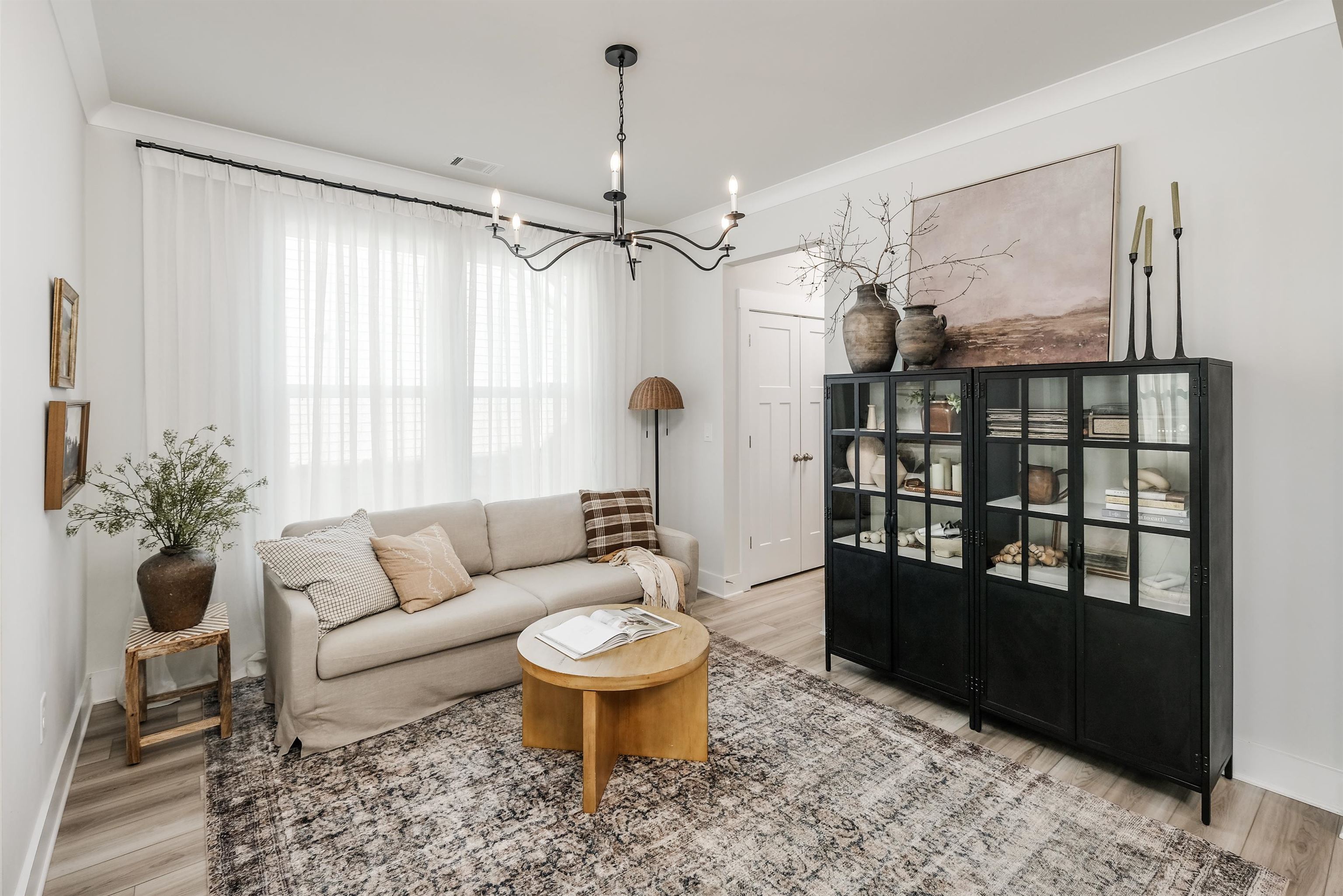 561 Fenwick Drive Property Photo 3