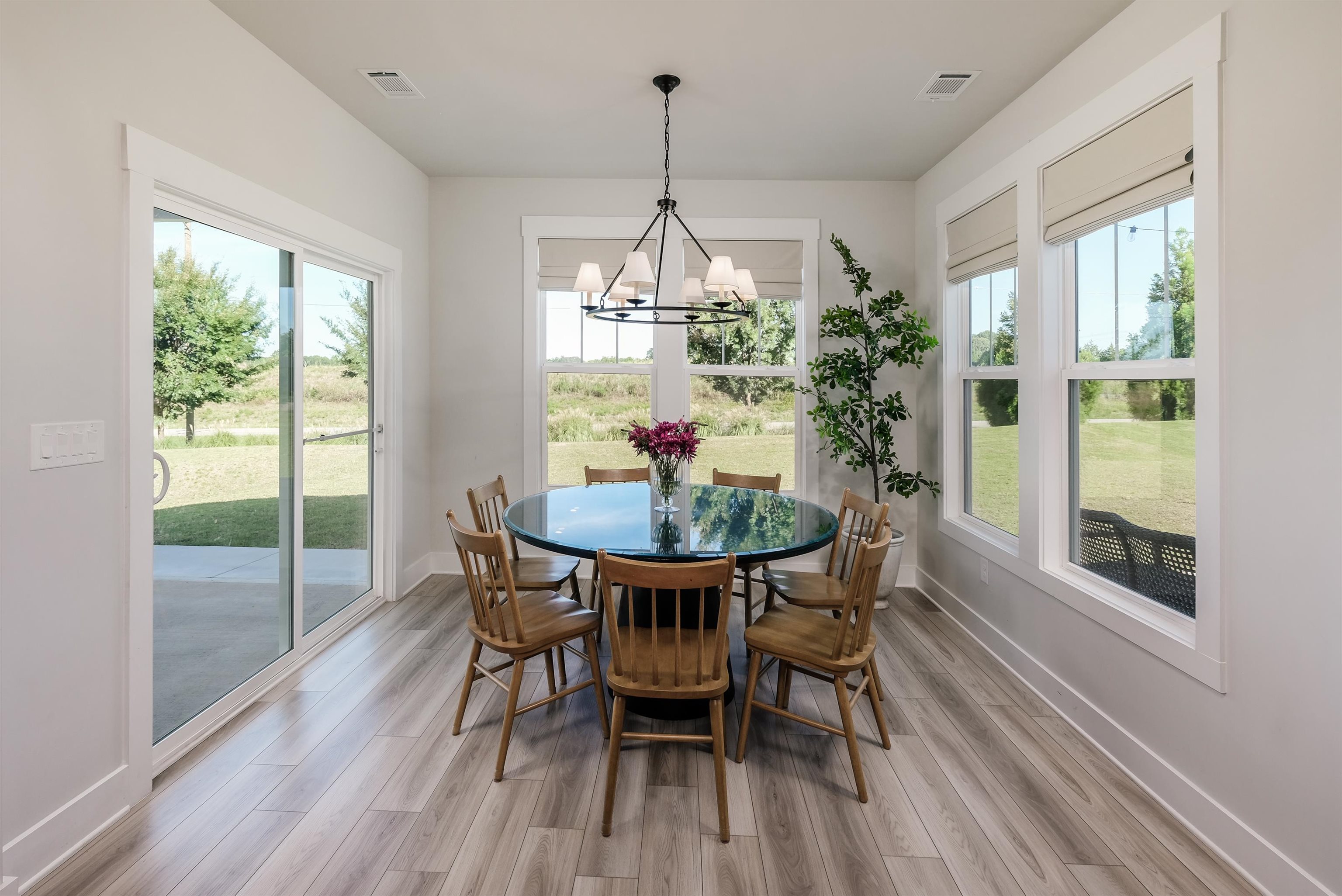 561 Fenwick Drive Property Photo 10