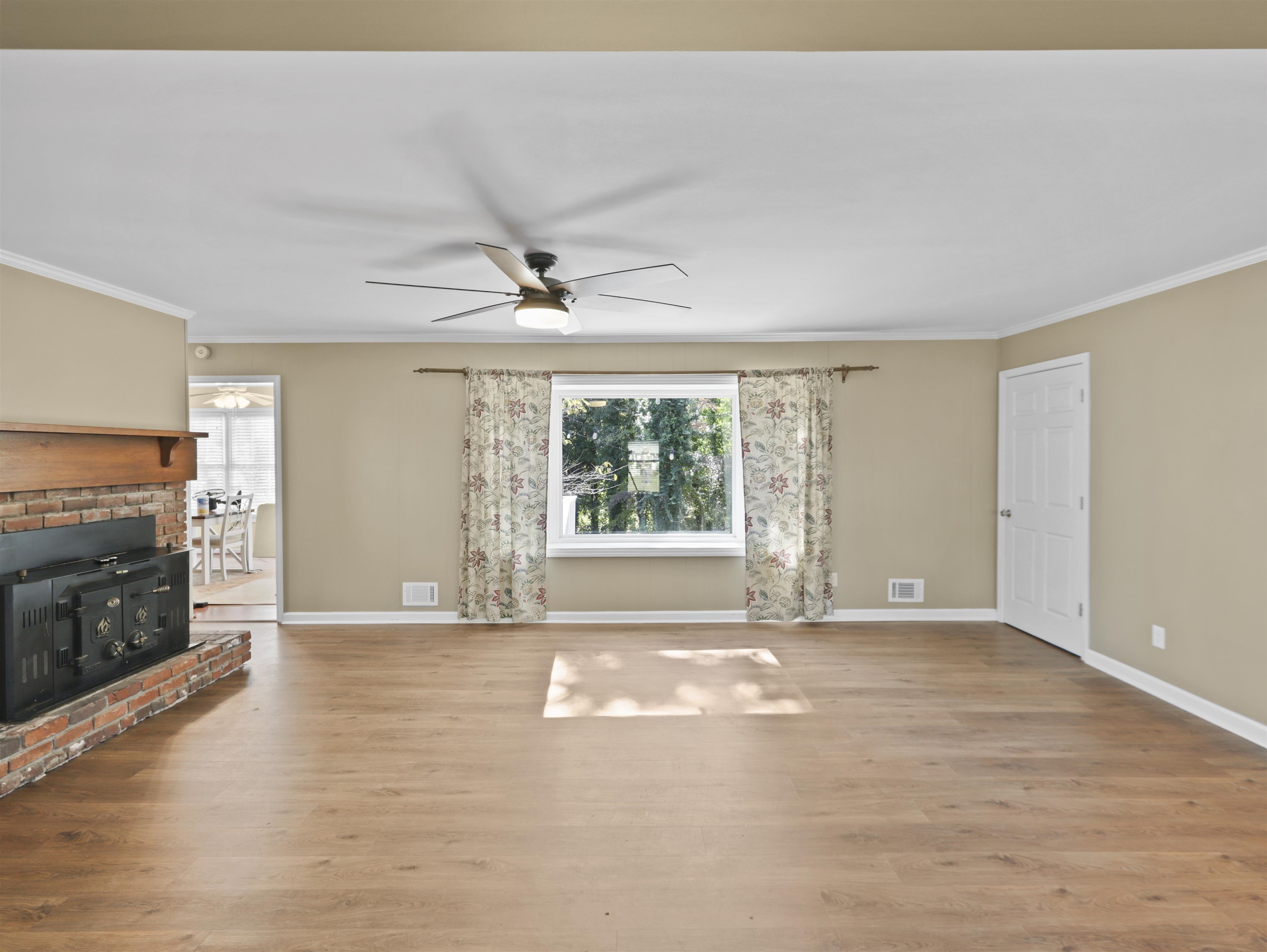 201 Crestview Dr Property Photo 5