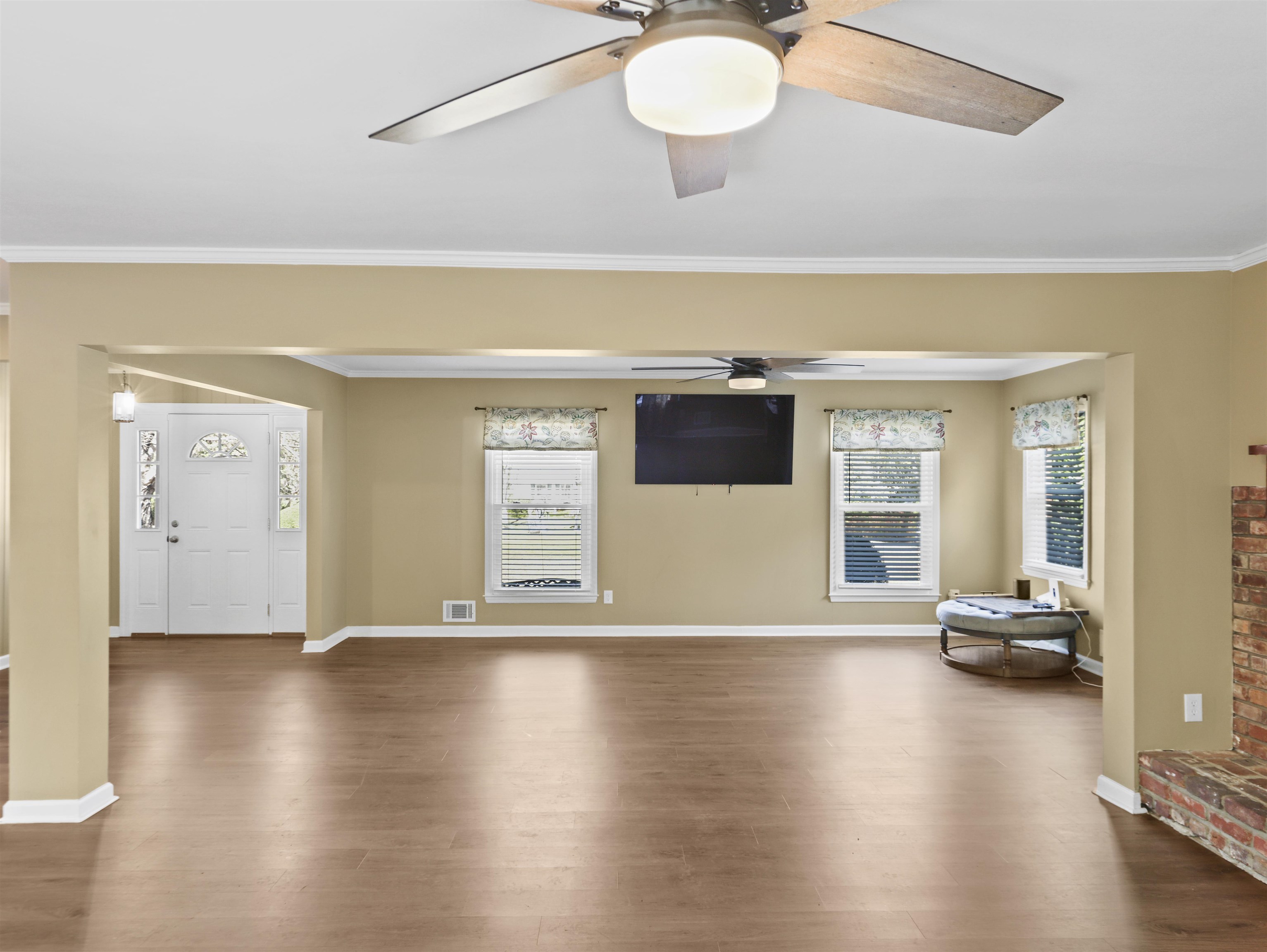 201 Crestview Dr Property Photo 6