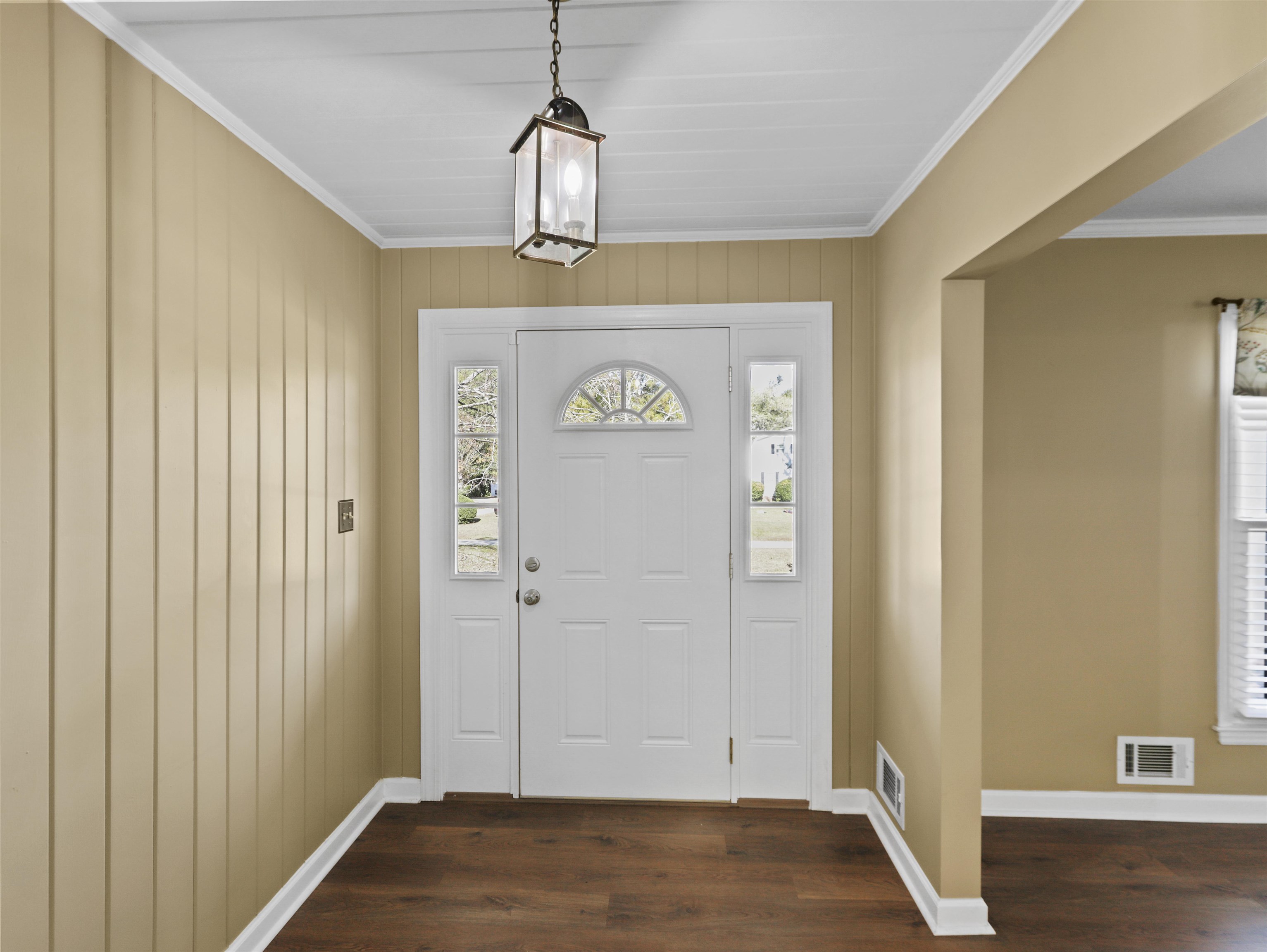 201 Crestview Dr Property Photo 8