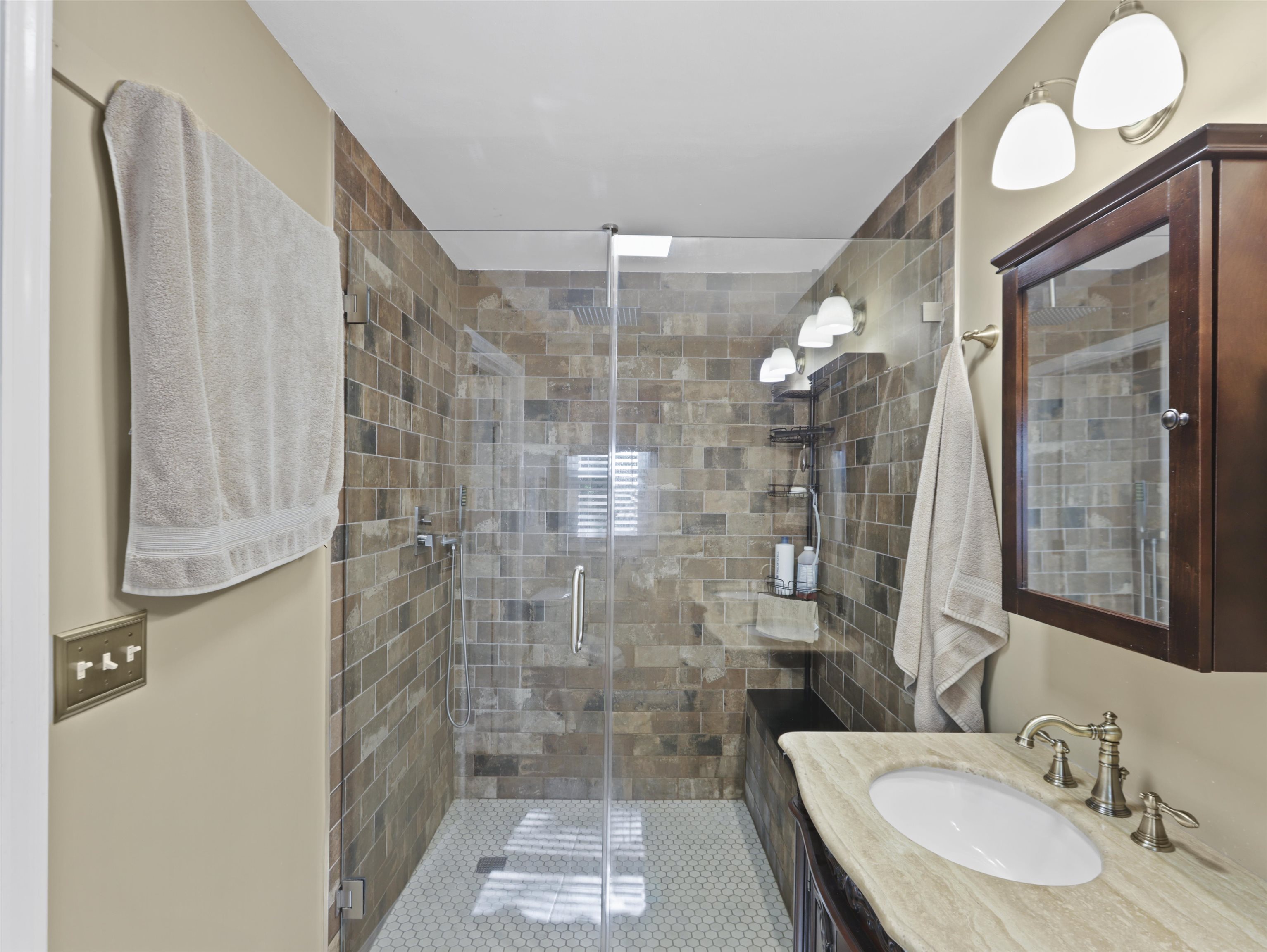 201 Crestview Dr Property Photo 17