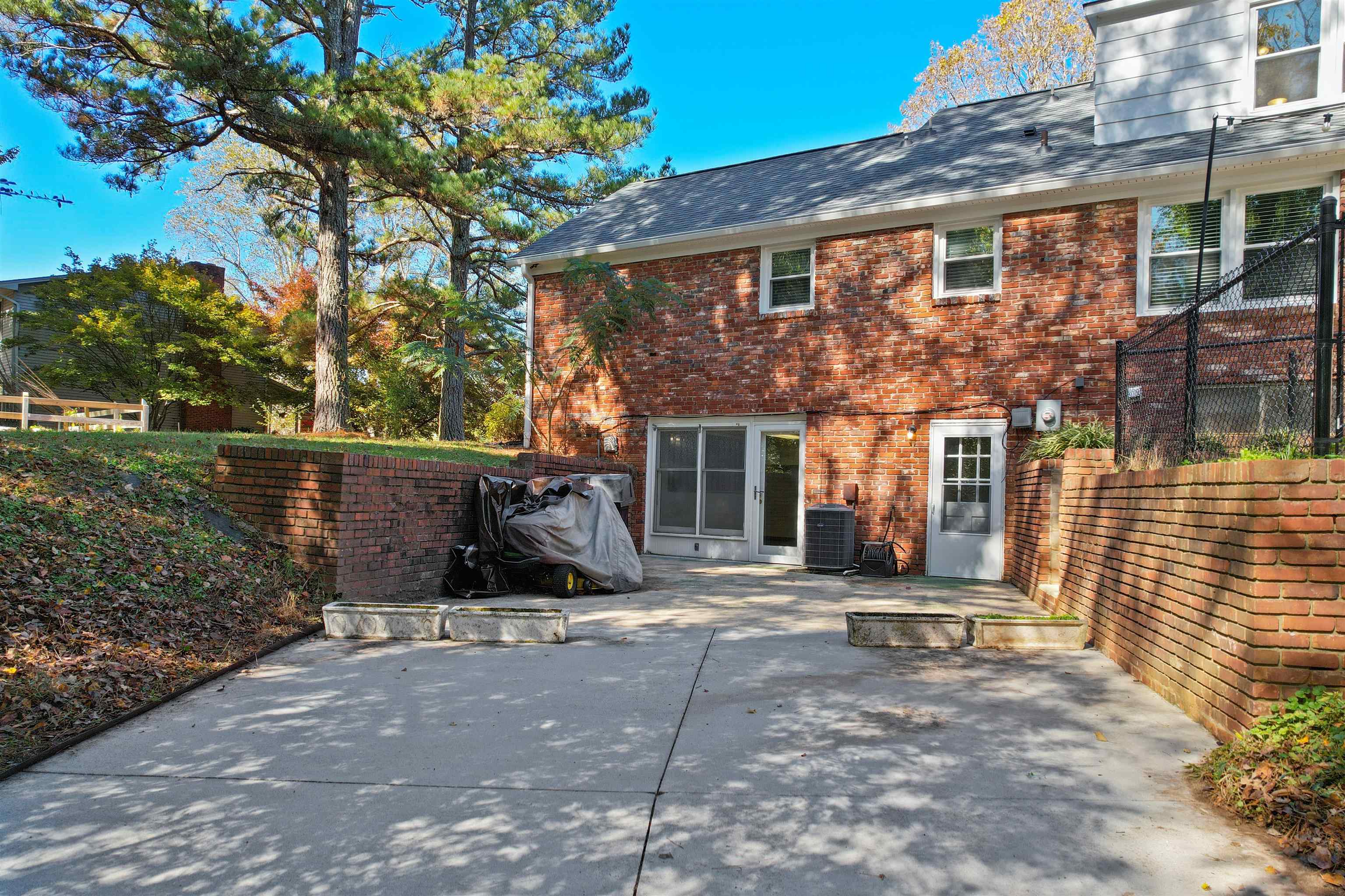 201 Crestview Dr Property Photo 23