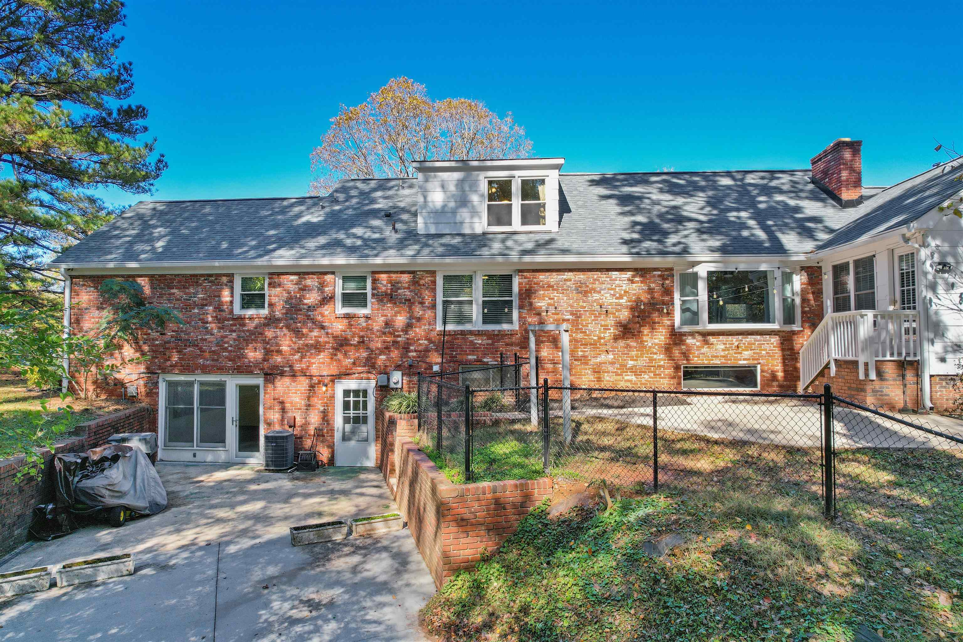 201 Crestview Dr Property Photo 40