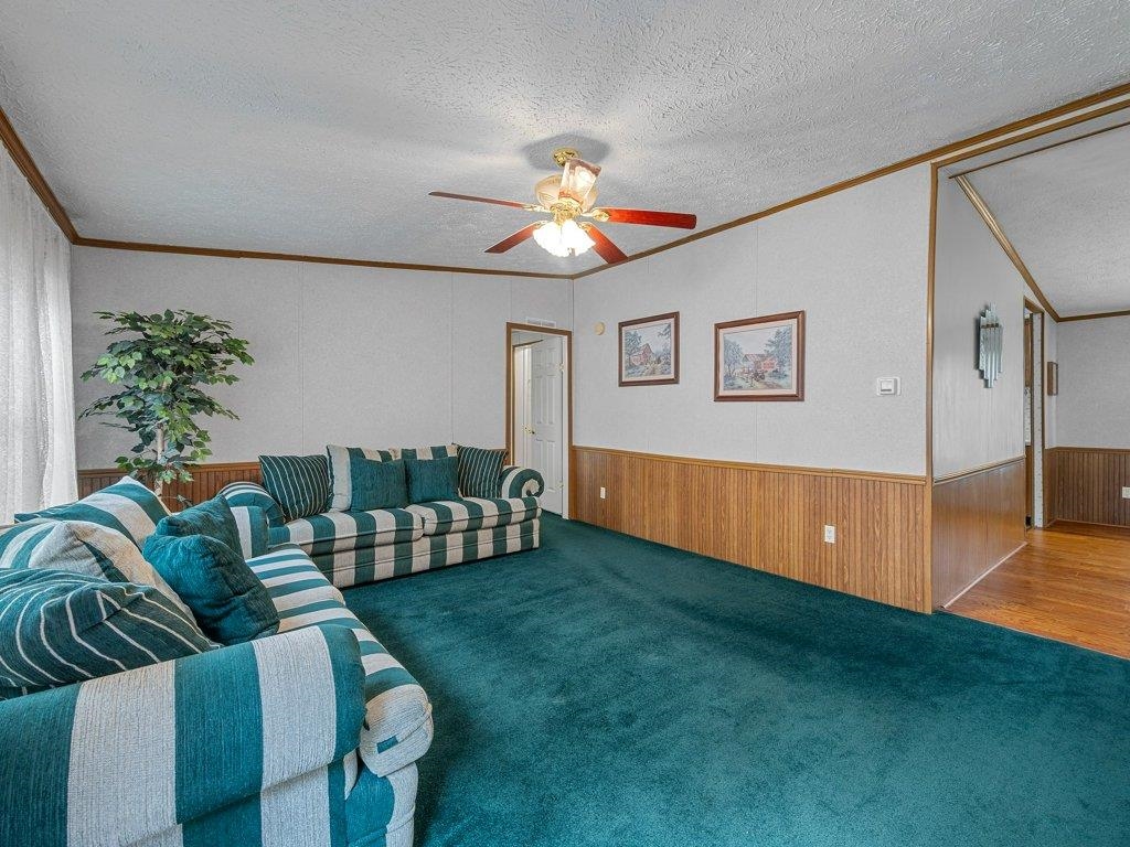 227 Red Oak Drive Property Photo 4