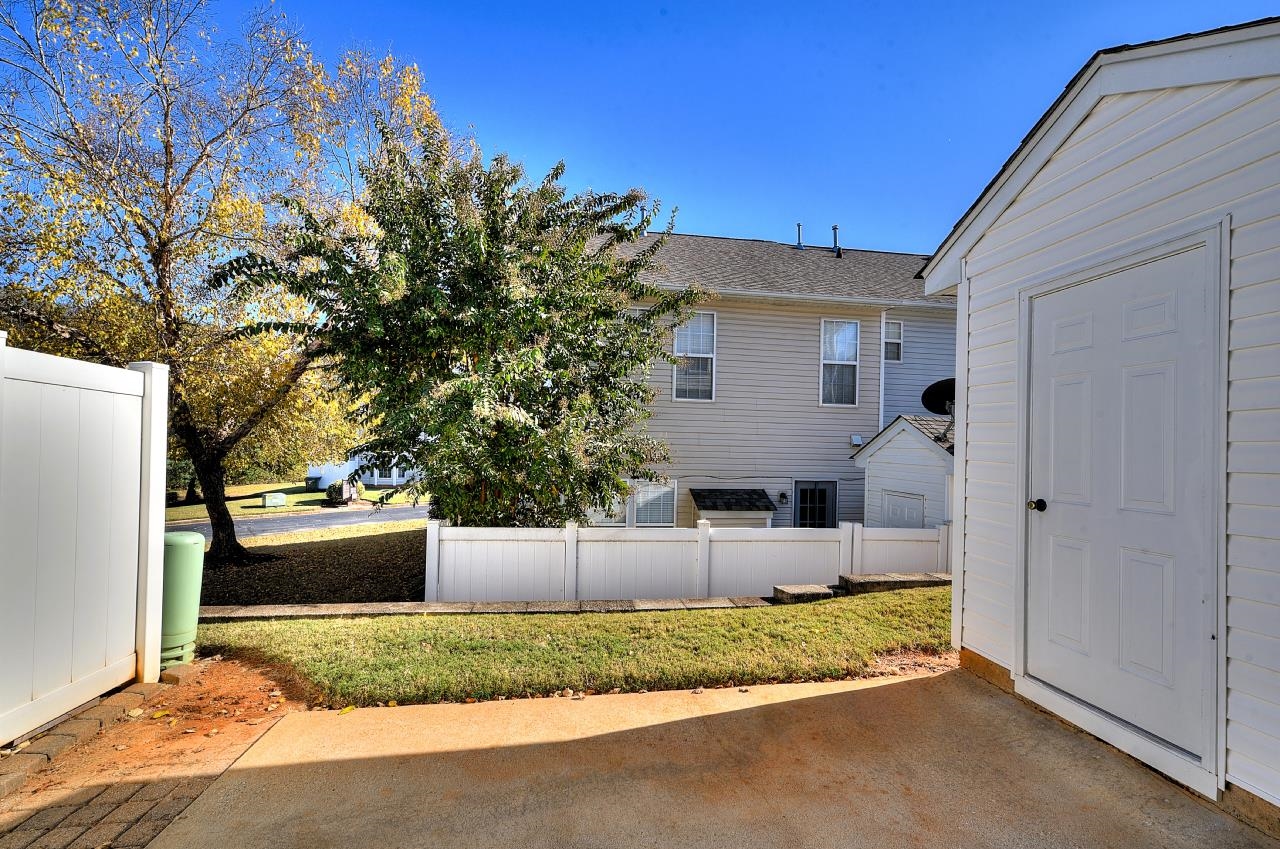 145 Spring Crossing Circle Property Photo 3