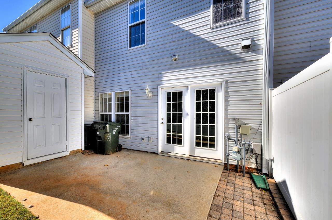 145 Spring Crossing Circle Property Photo 6