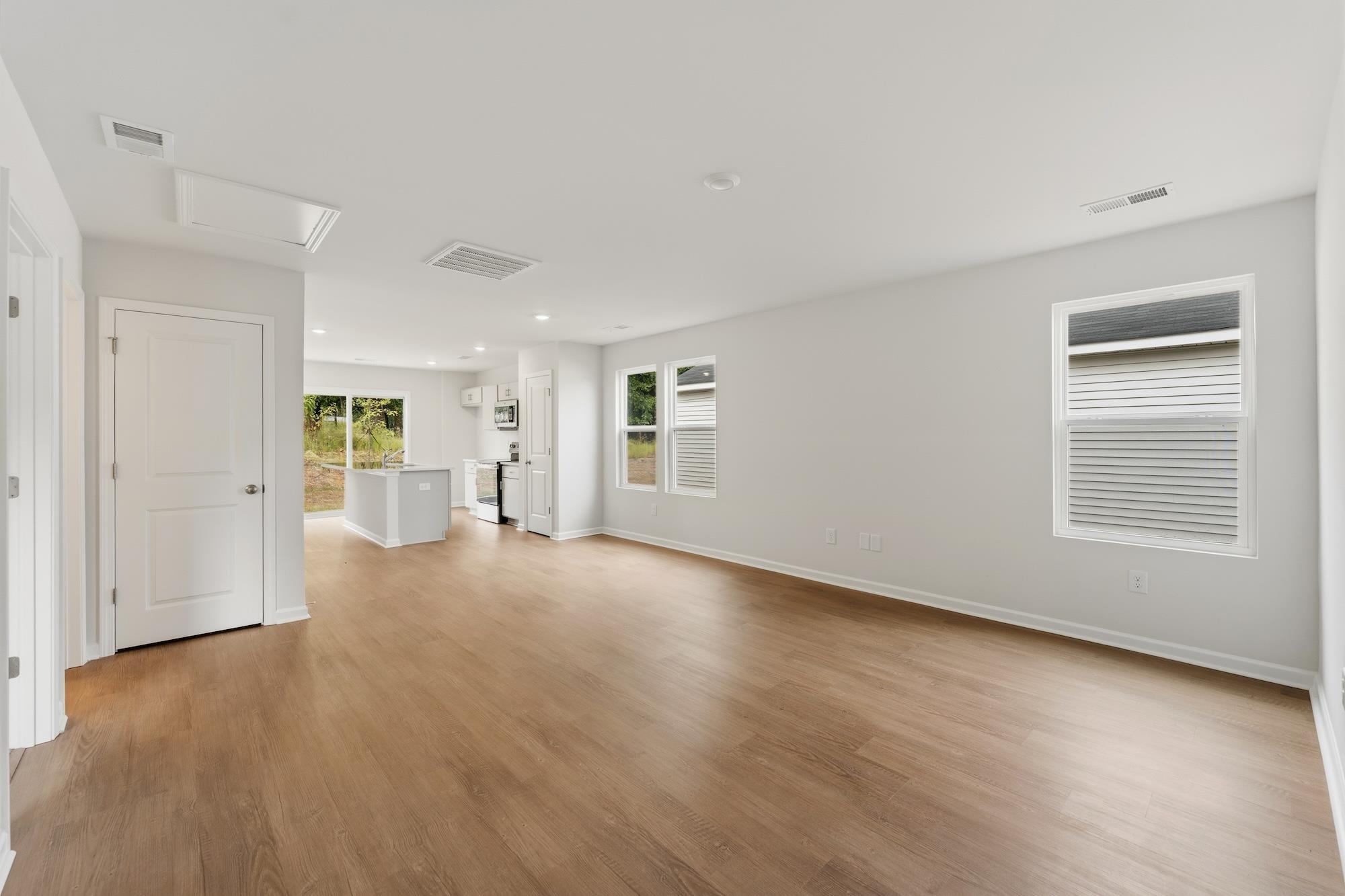 131 Cloverfield Lane Property Photo 2