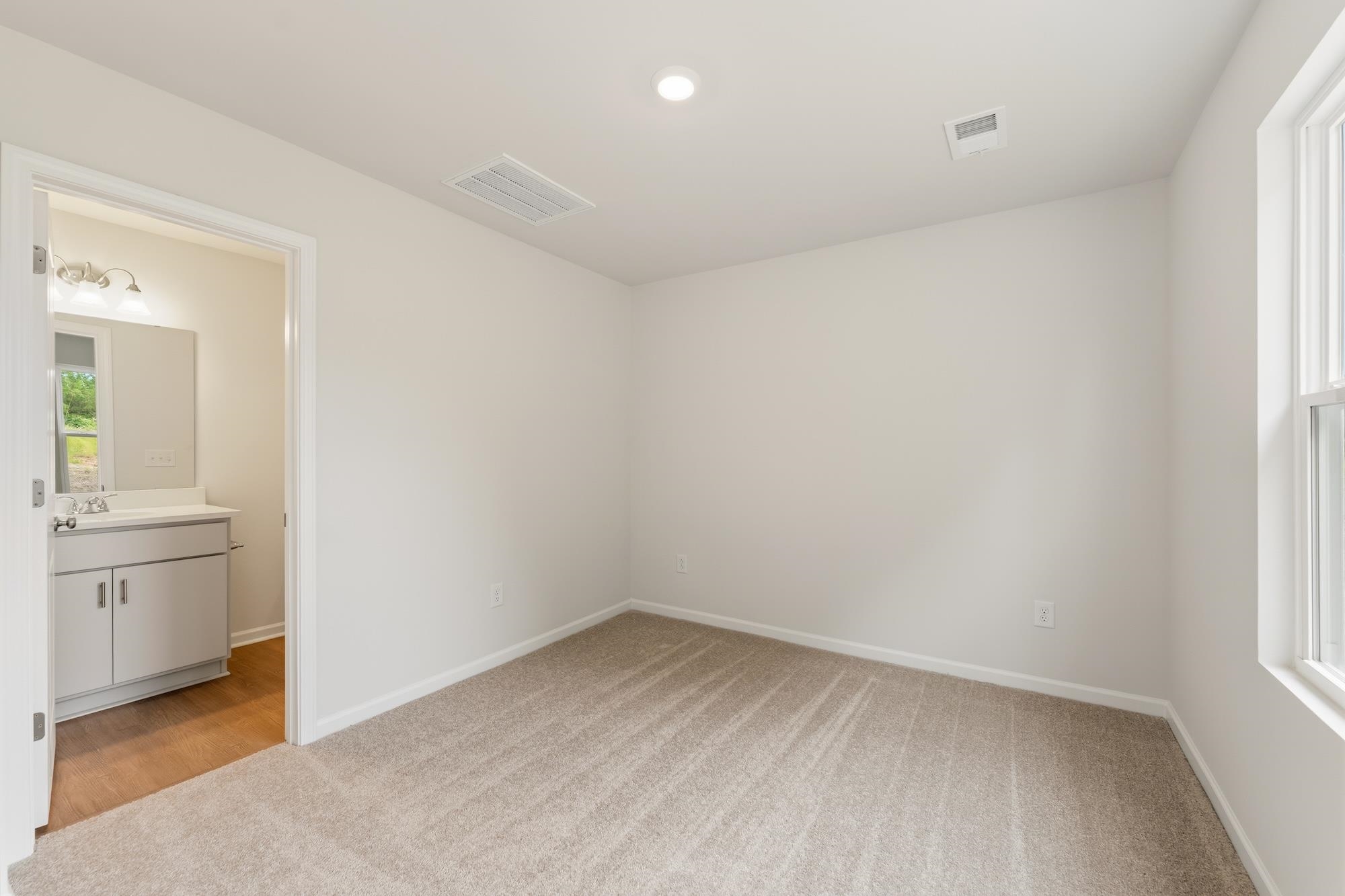 131 Cloverfield Lane Property Photo 7