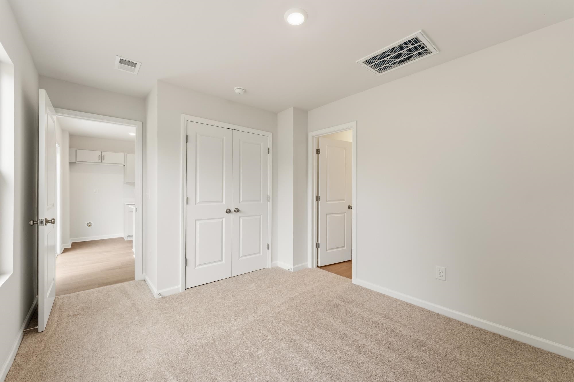 131 Cloverfield Lane Property Photo 9