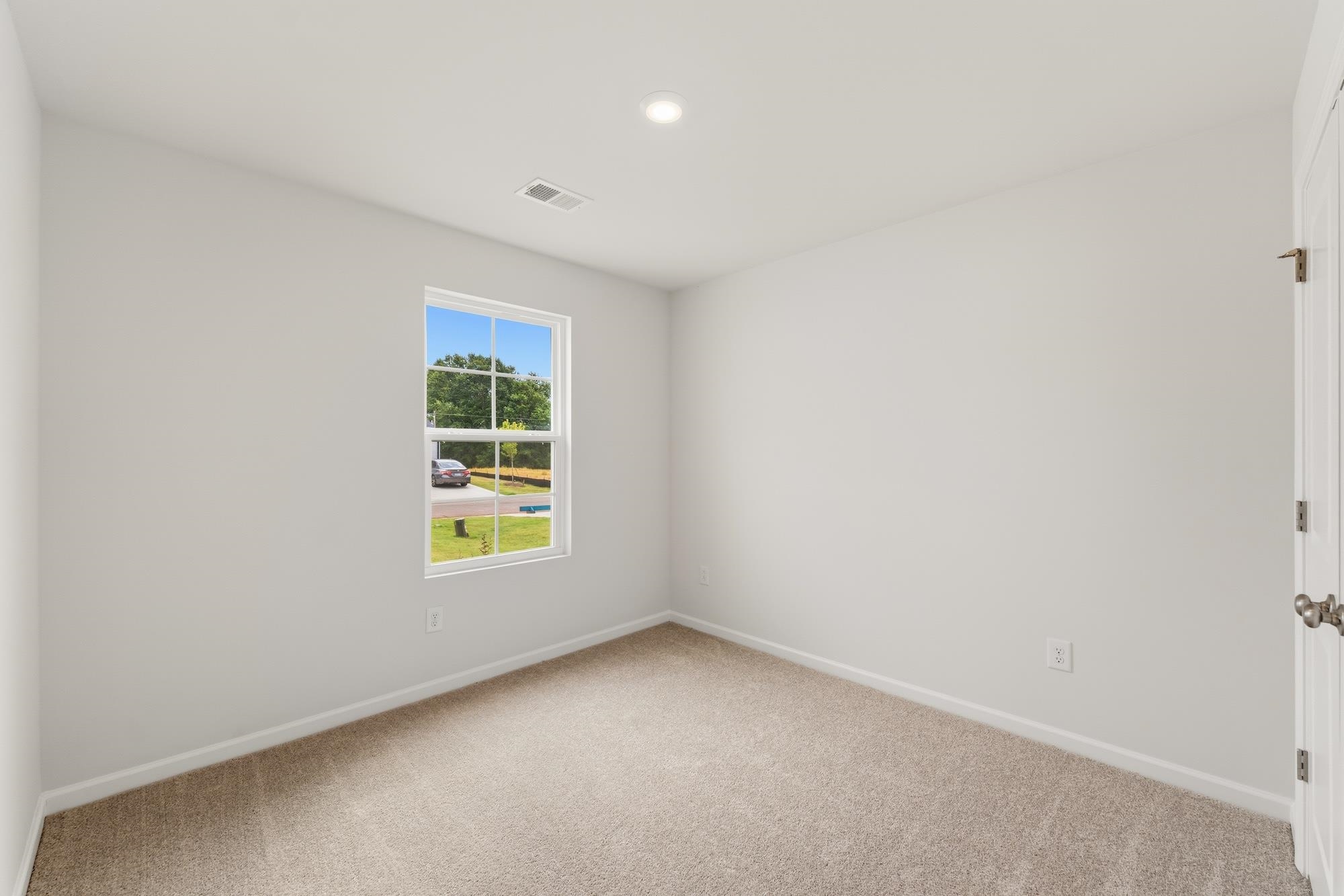 131 Cloverfield Lane Property Photo 11
