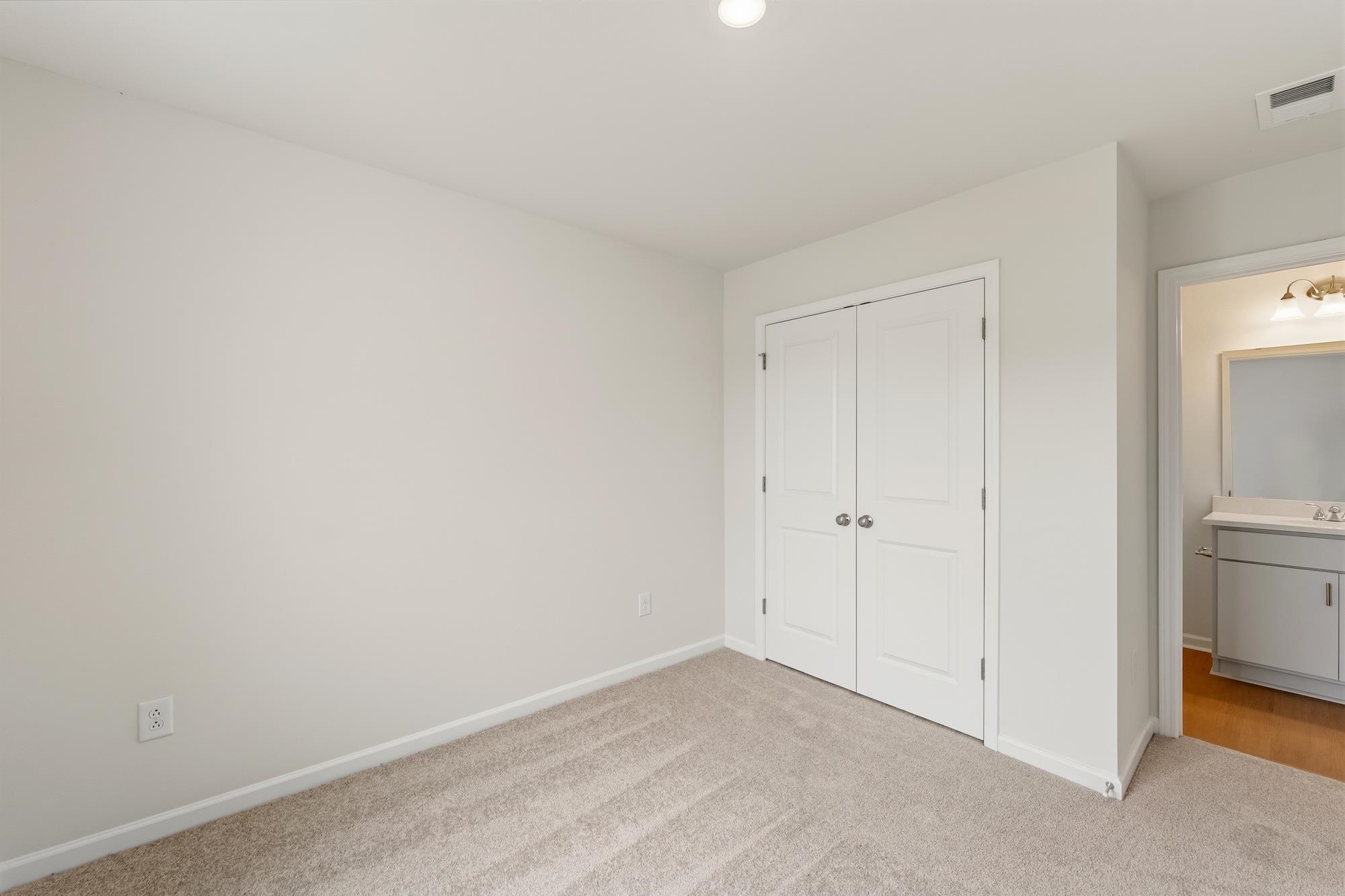 131 Cloverfield Lane Property Photo 12