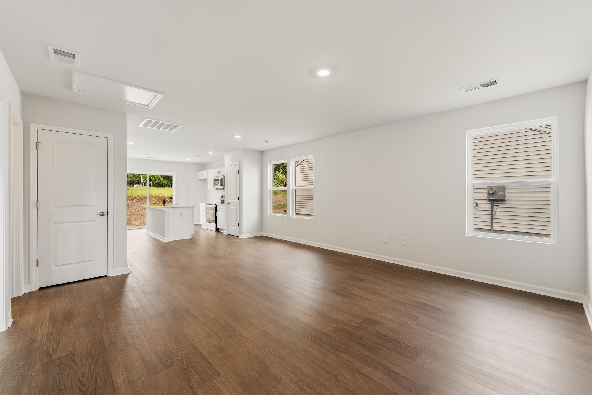127 Cloverfield Lane Property Photo 2