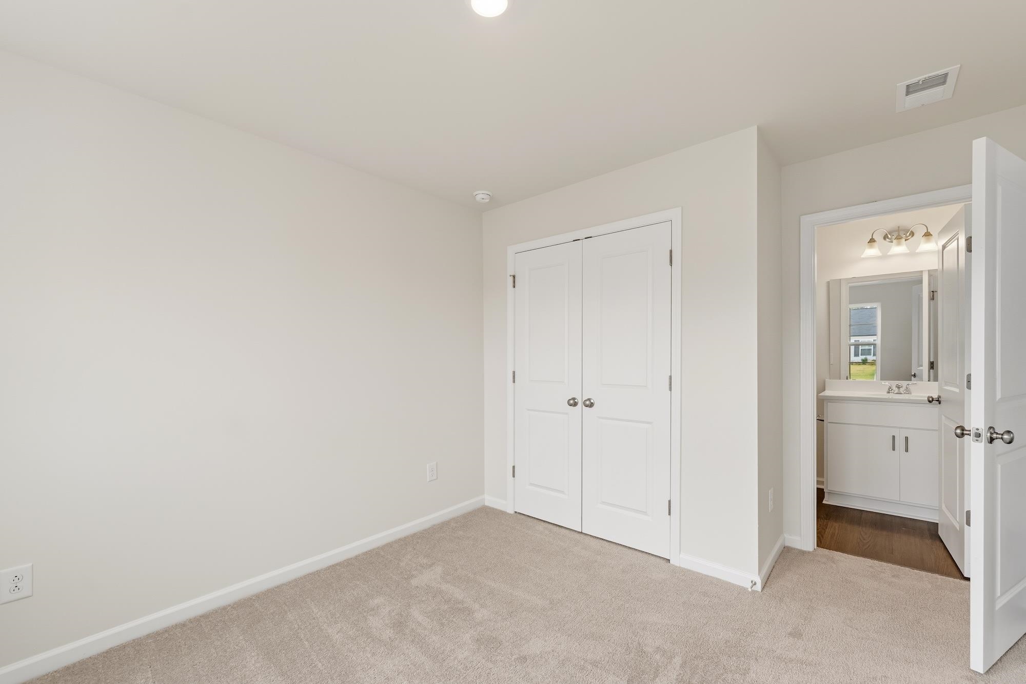 127 Cloverfield Lane Property Photo 8
