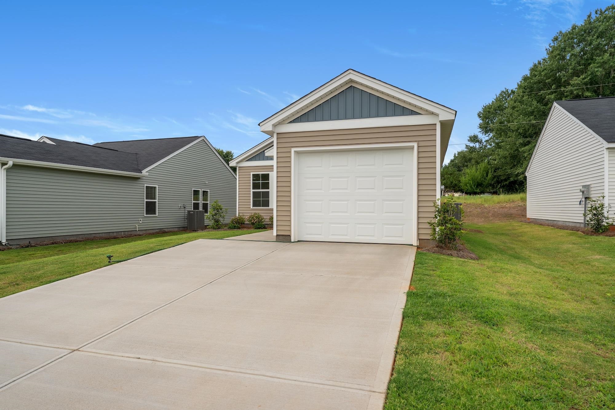 127 Cloverfield Lane Property Photo 15