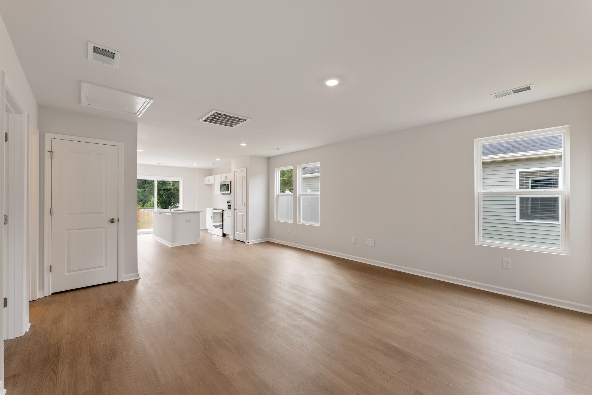 134 Cloverfield Lane Property Photo 2