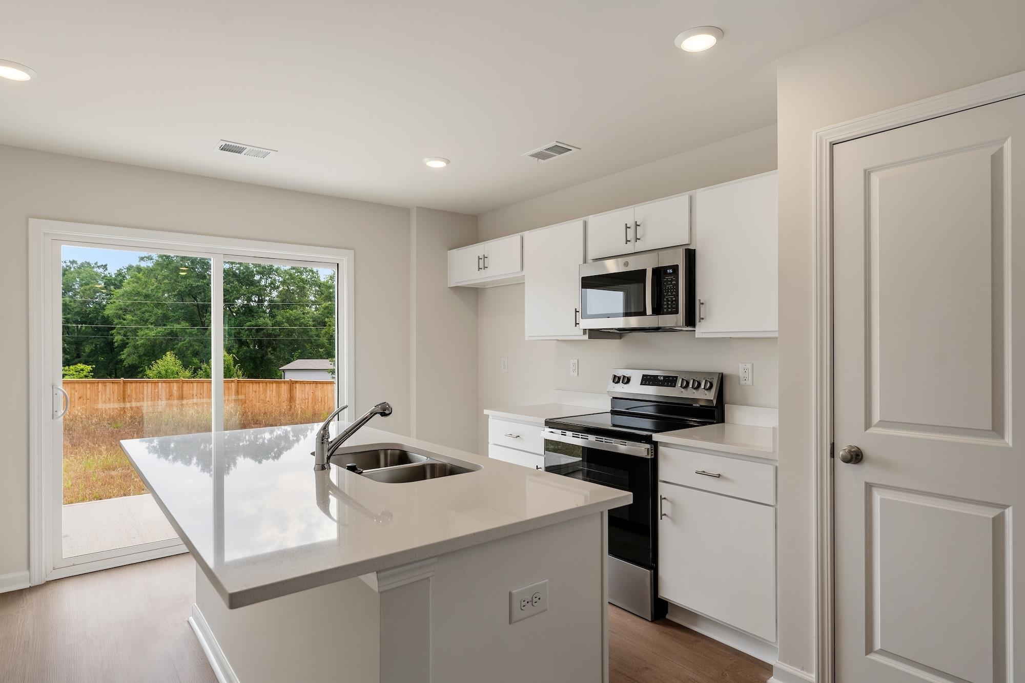 134 Cloverfield Lane Property Photo 4