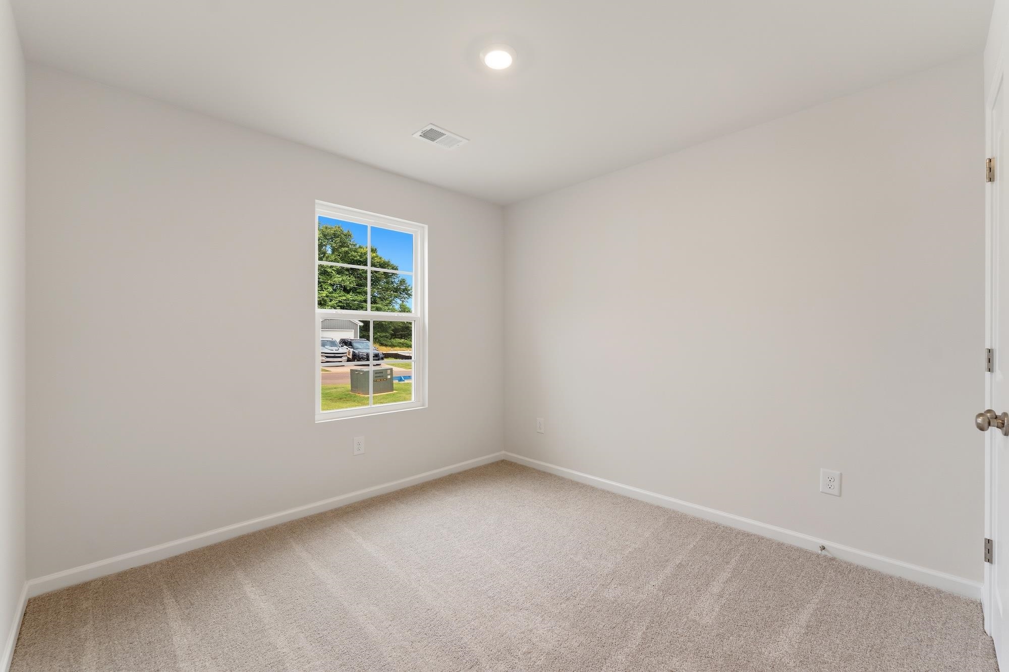 134 Cloverfield Lane Property Photo 8