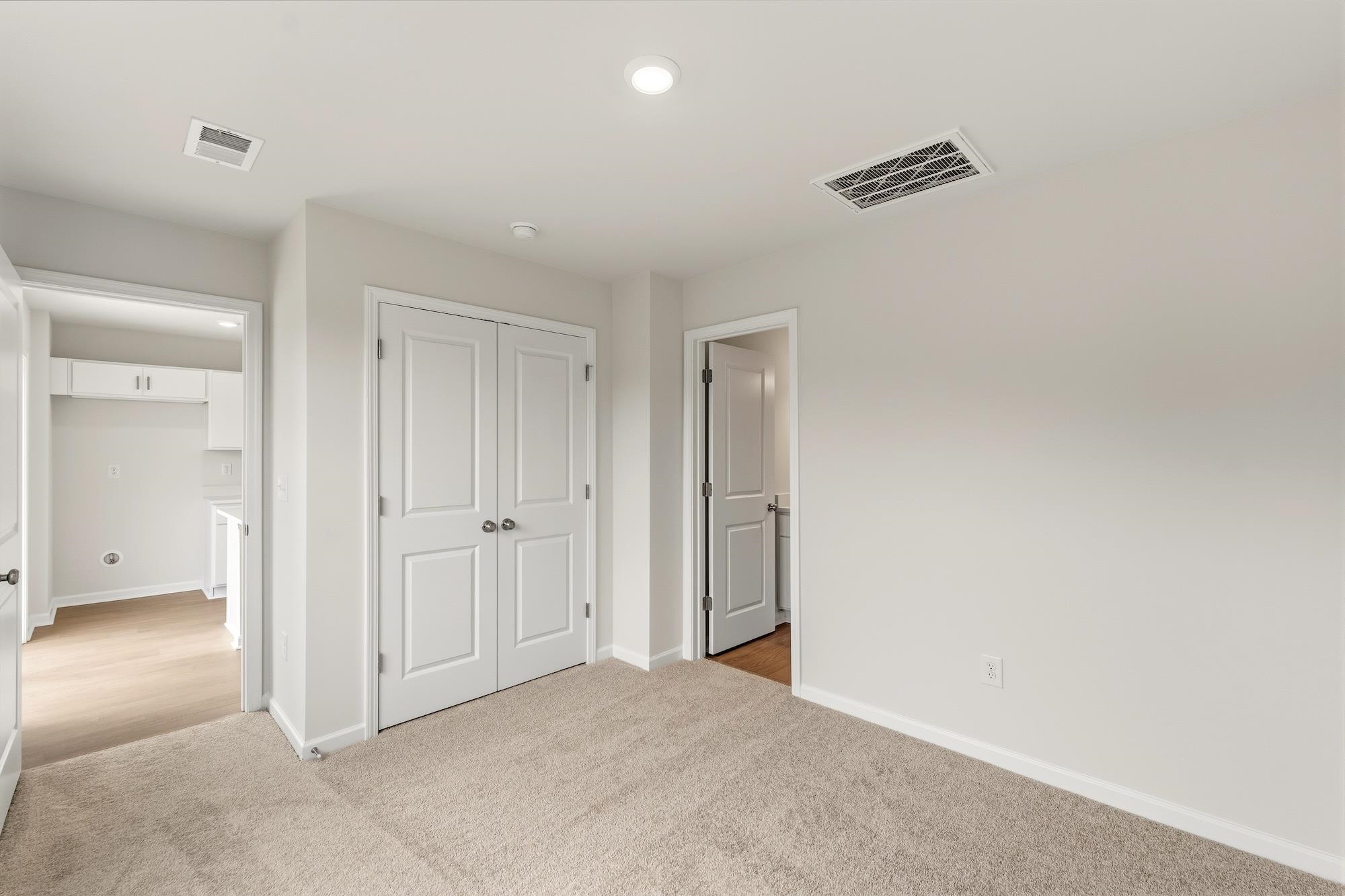 134 Cloverfield Lane Property Photo 12