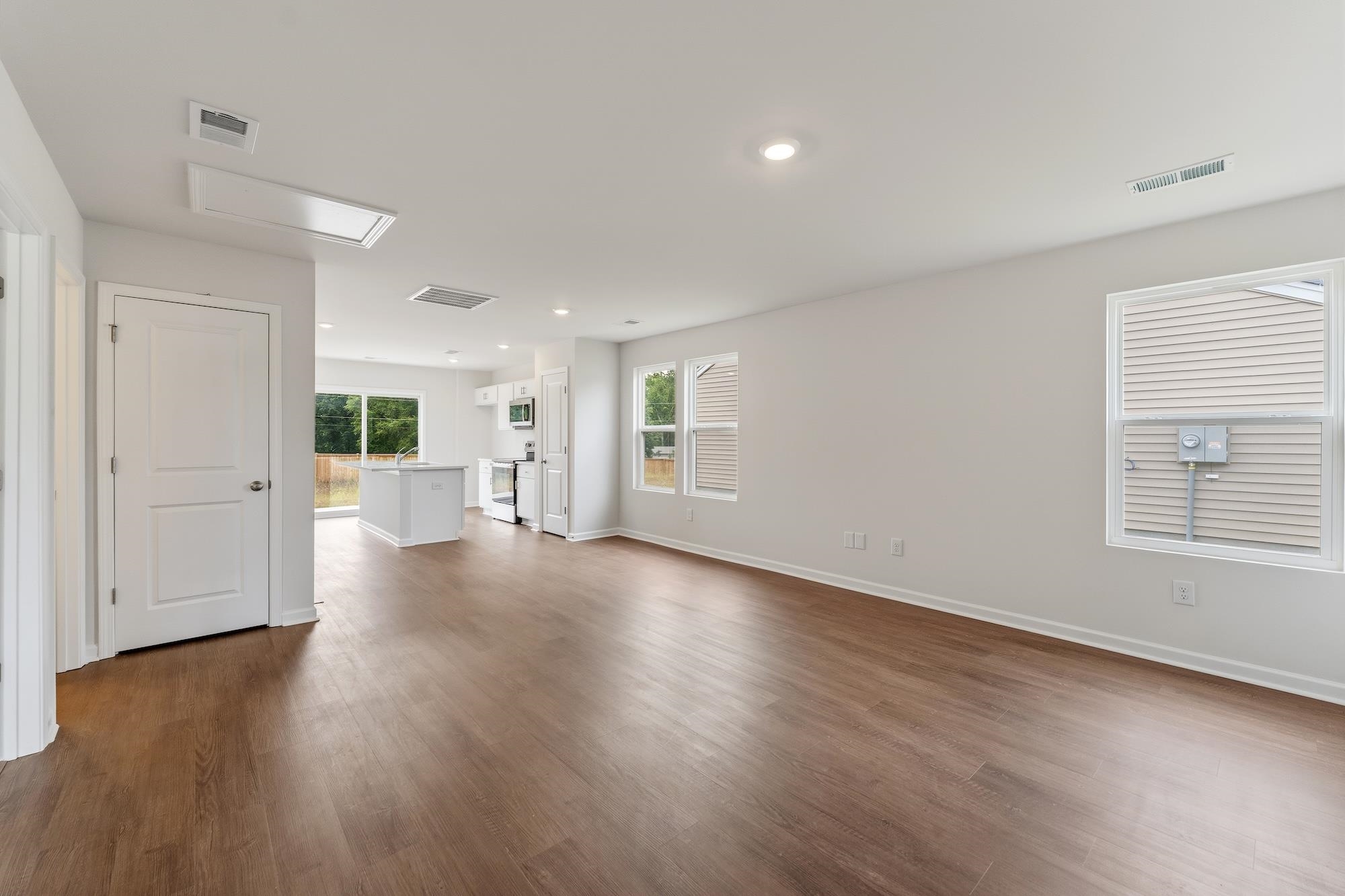 138 Cloverfield Lane Property Photo 2