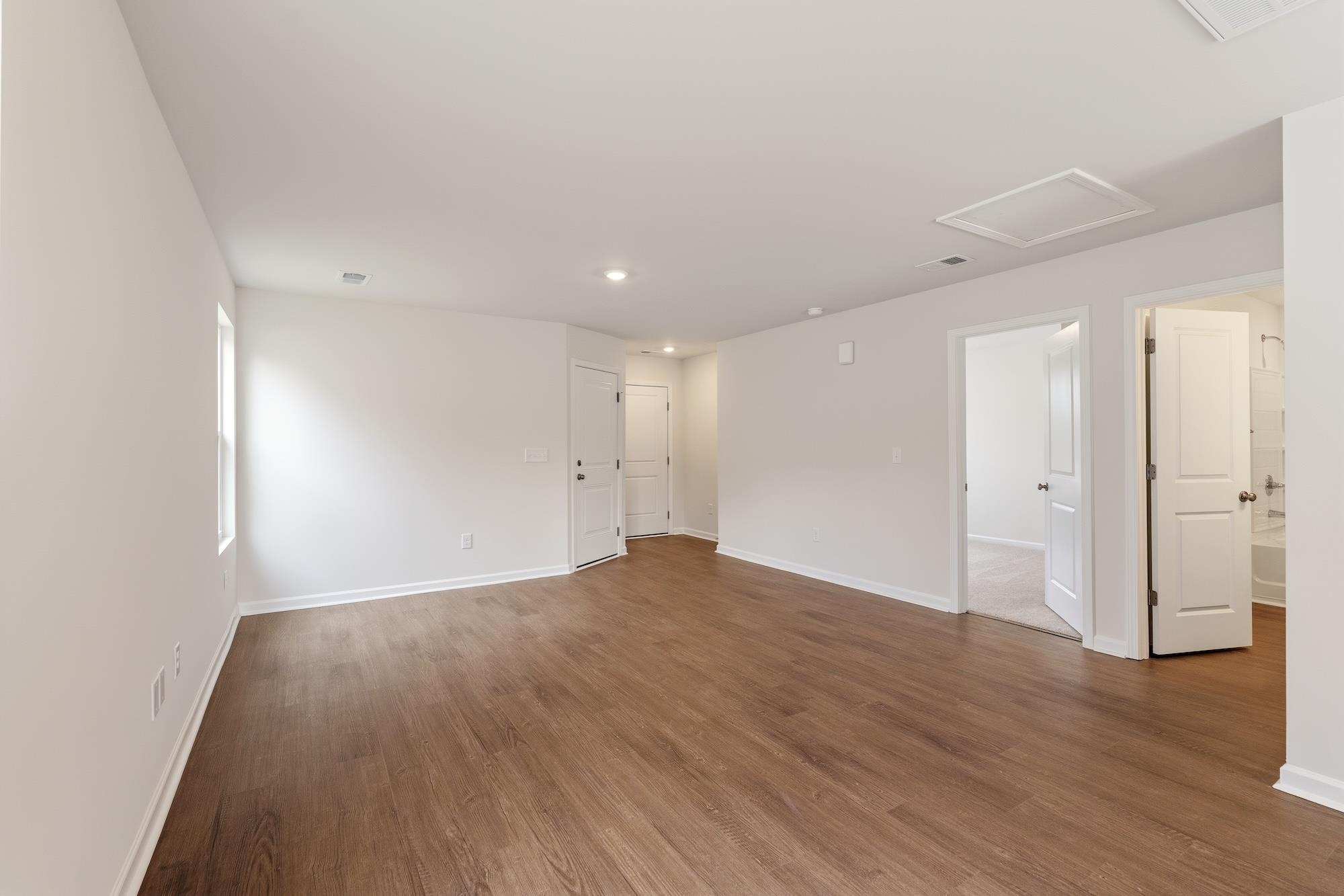 138 Cloverfield Lane Property Photo 3