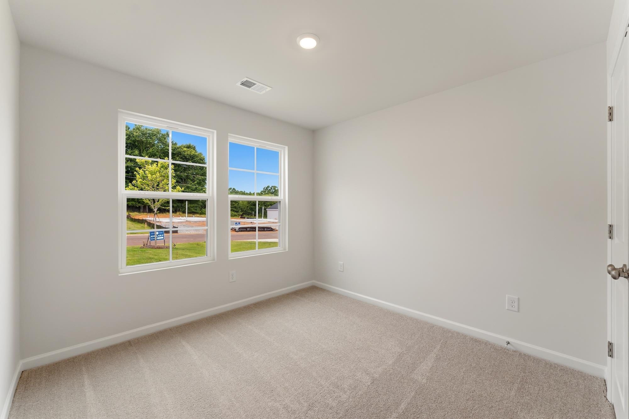 138 Cloverfield Lane Property Photo 8