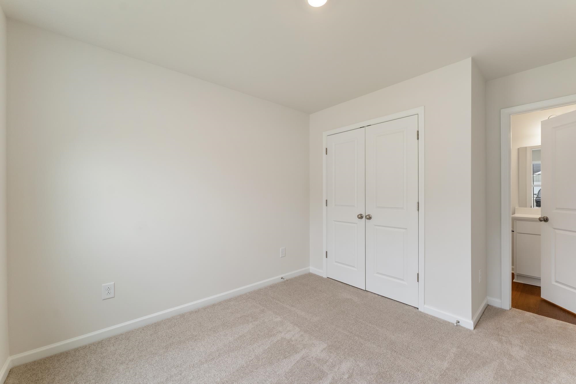 138 Cloverfield Lane Property Photo 11