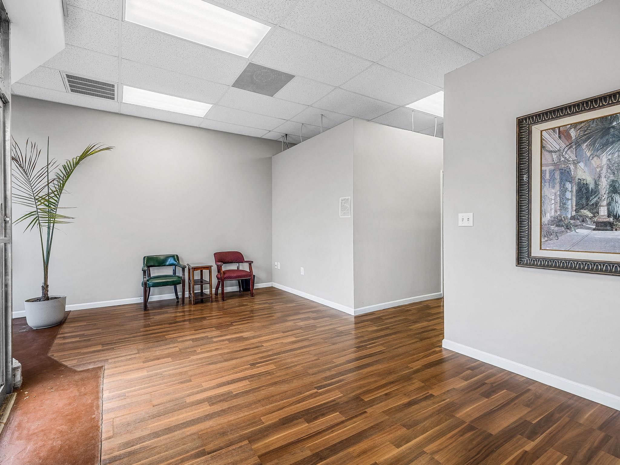 332932 Property Photo 6