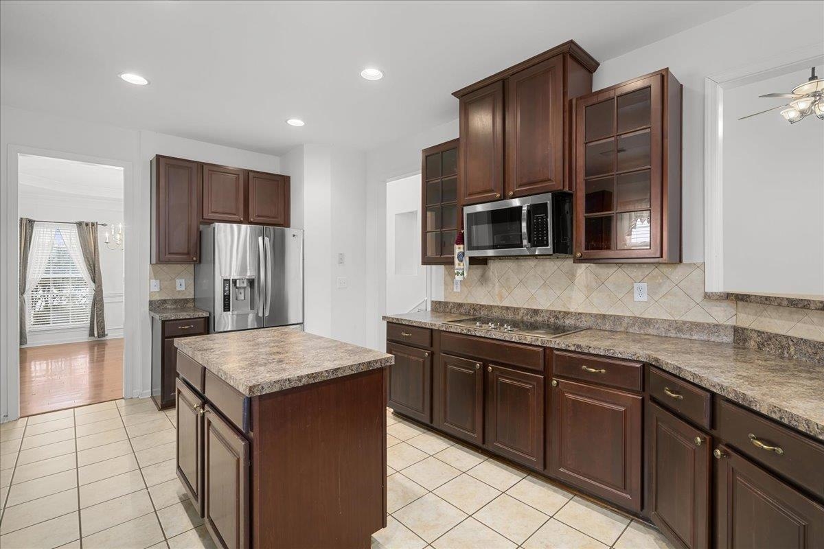200 Stonebury Drive Property Photo 16