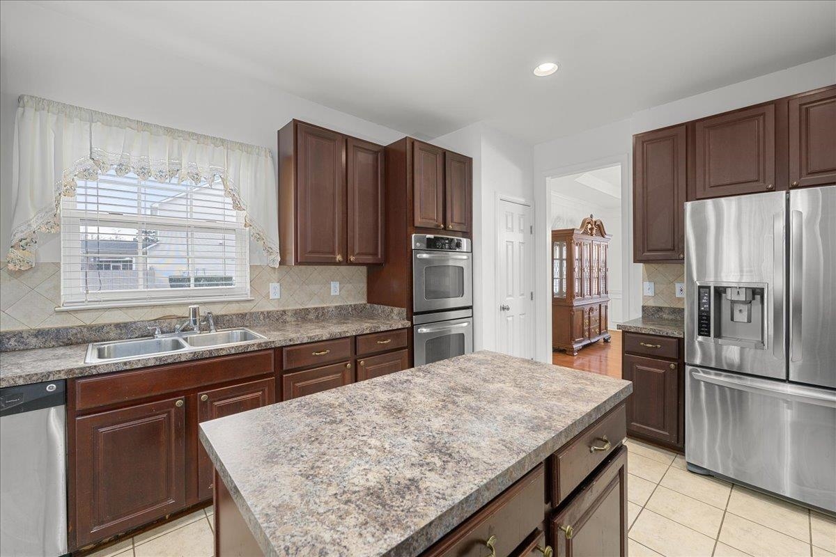 200 Stonebury Drive Property Photo 17