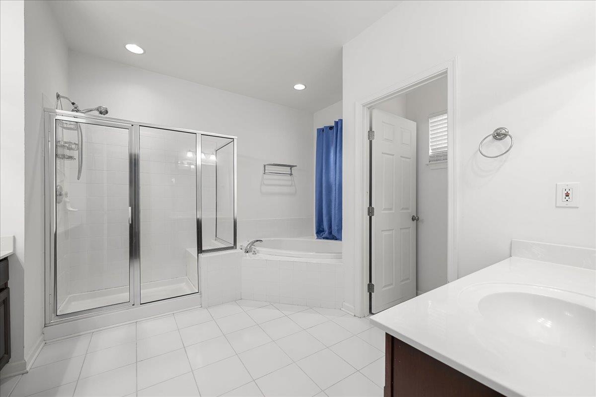200 Stonebury Drive Property Photo 25