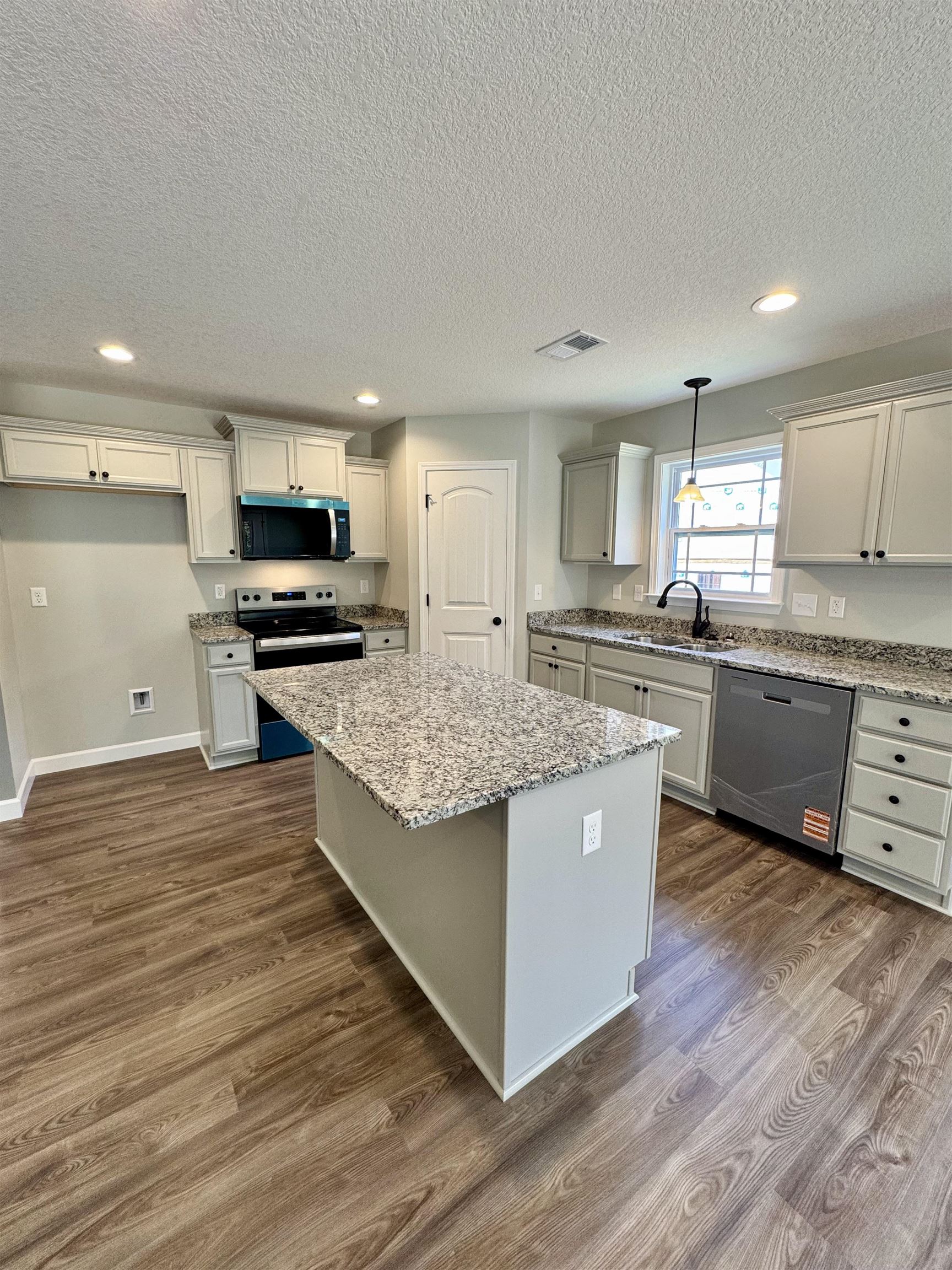 140 E Twisted Tree Drive Property Photo 4