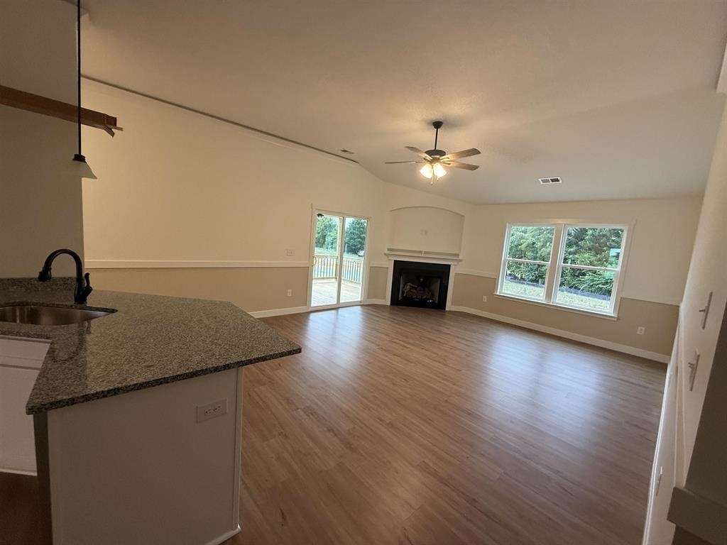 514 Davis Lane Property Photo 3