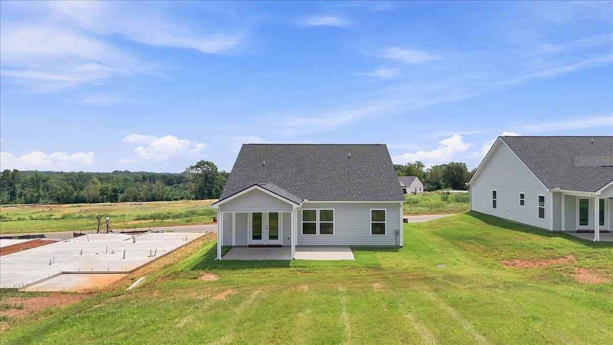 692 Davis Lane Property Photo 2