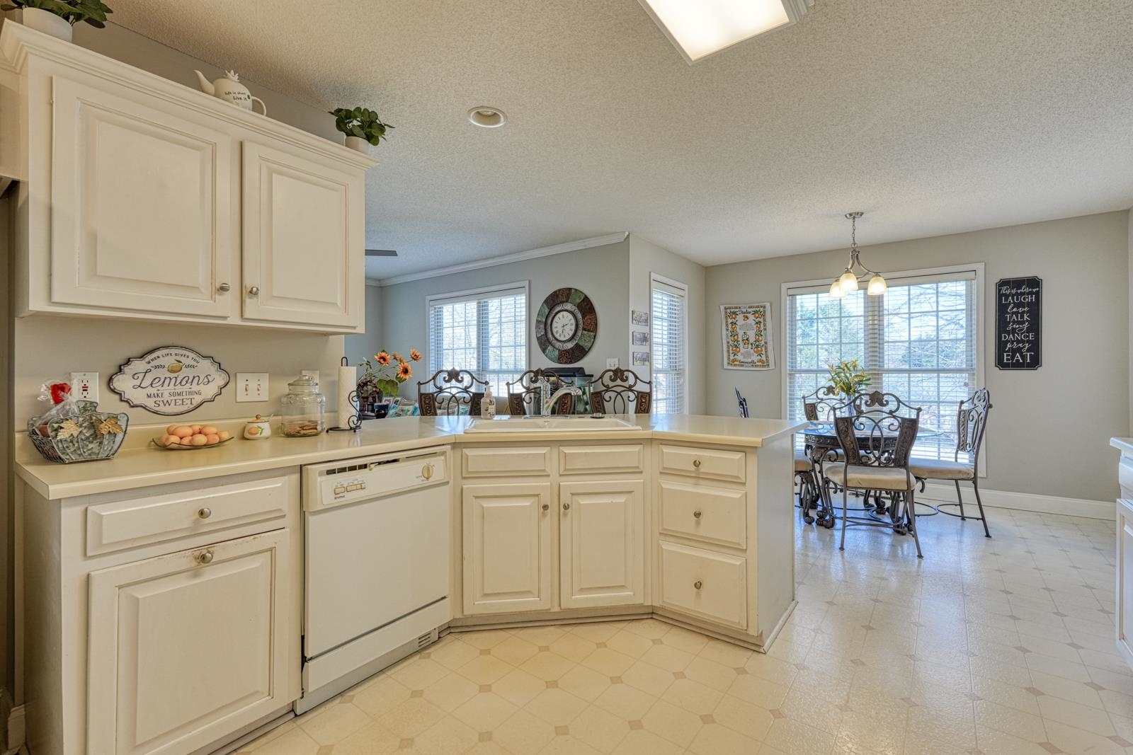 227 Saddlebrook Drive Property Photo 23