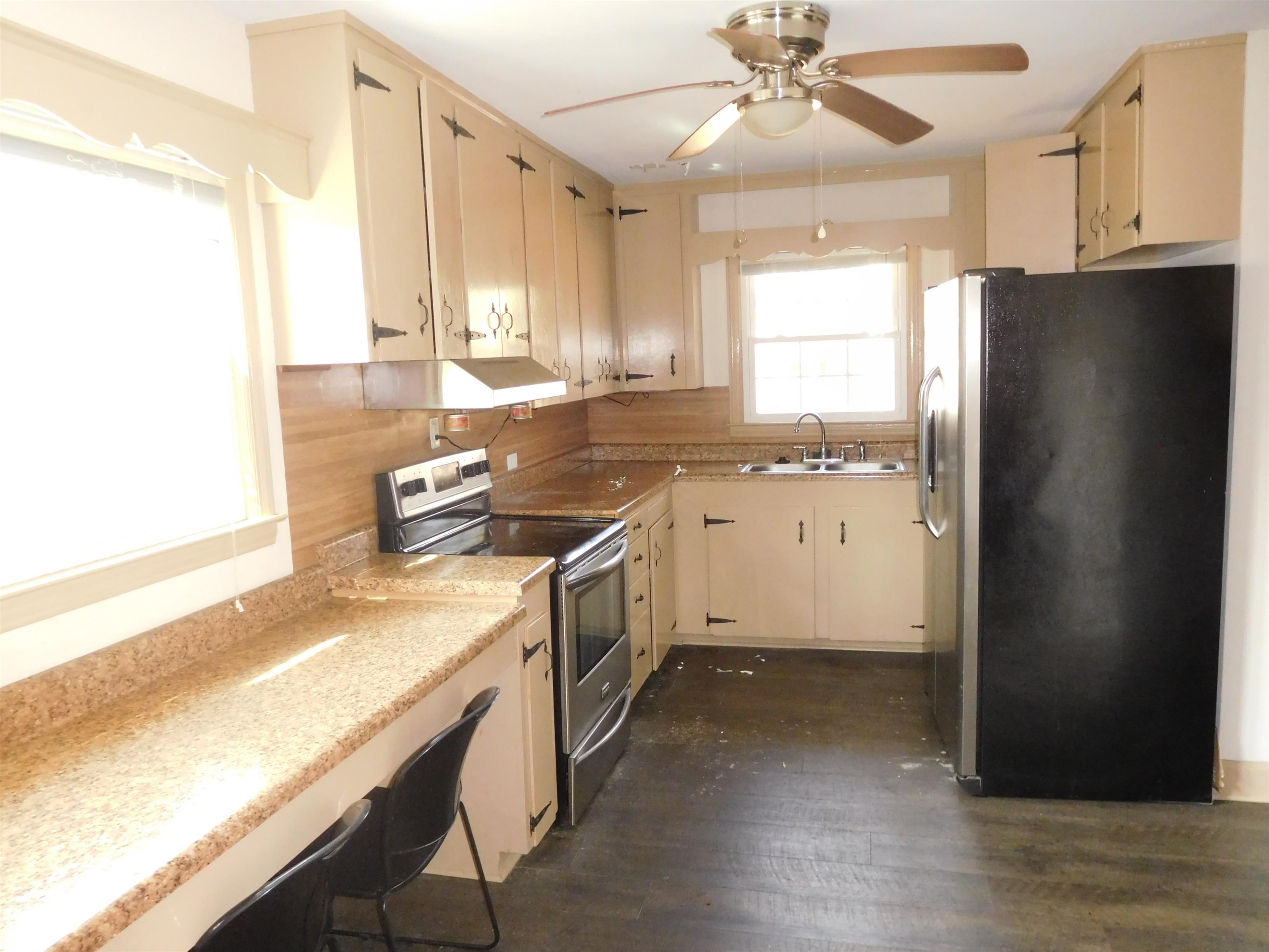 103 Lansdell Drive Drive Property Photo 4