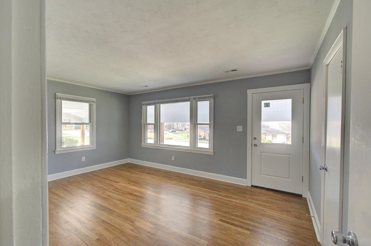 315 Ivydale Property Photo 5