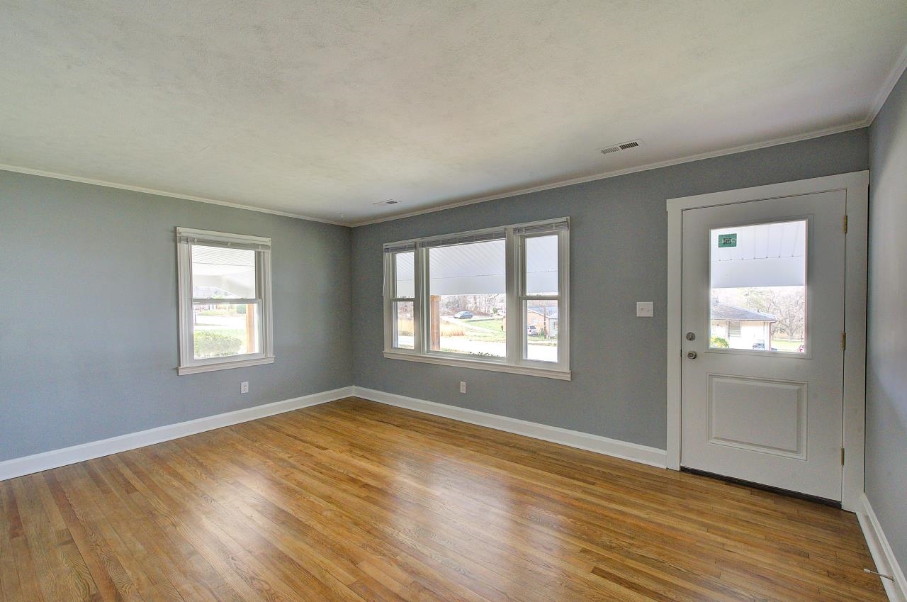 315 Ivydale Property Photo 6