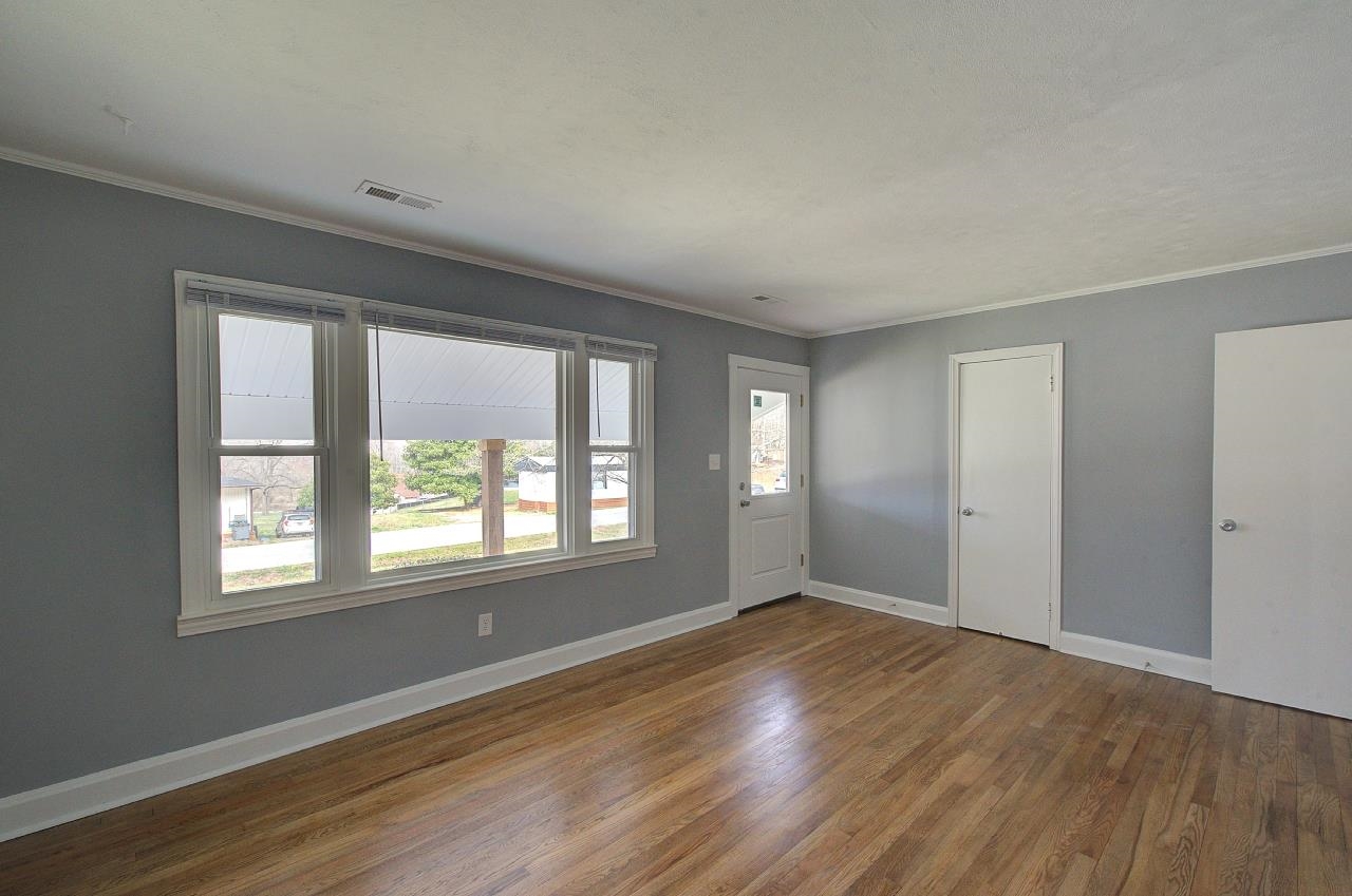 315 Ivydale Property Photo 7