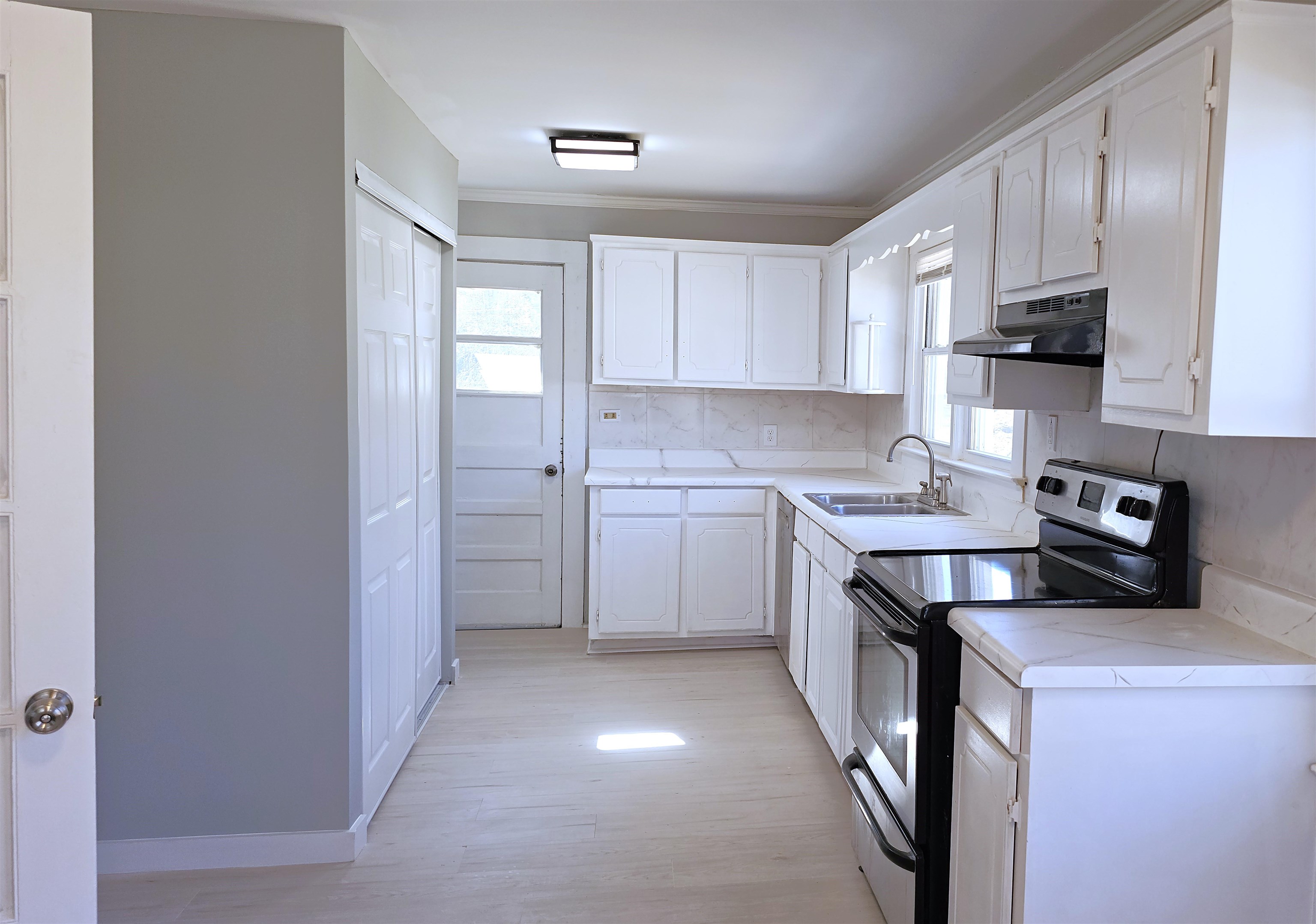 210 James Street Property Photo 9
