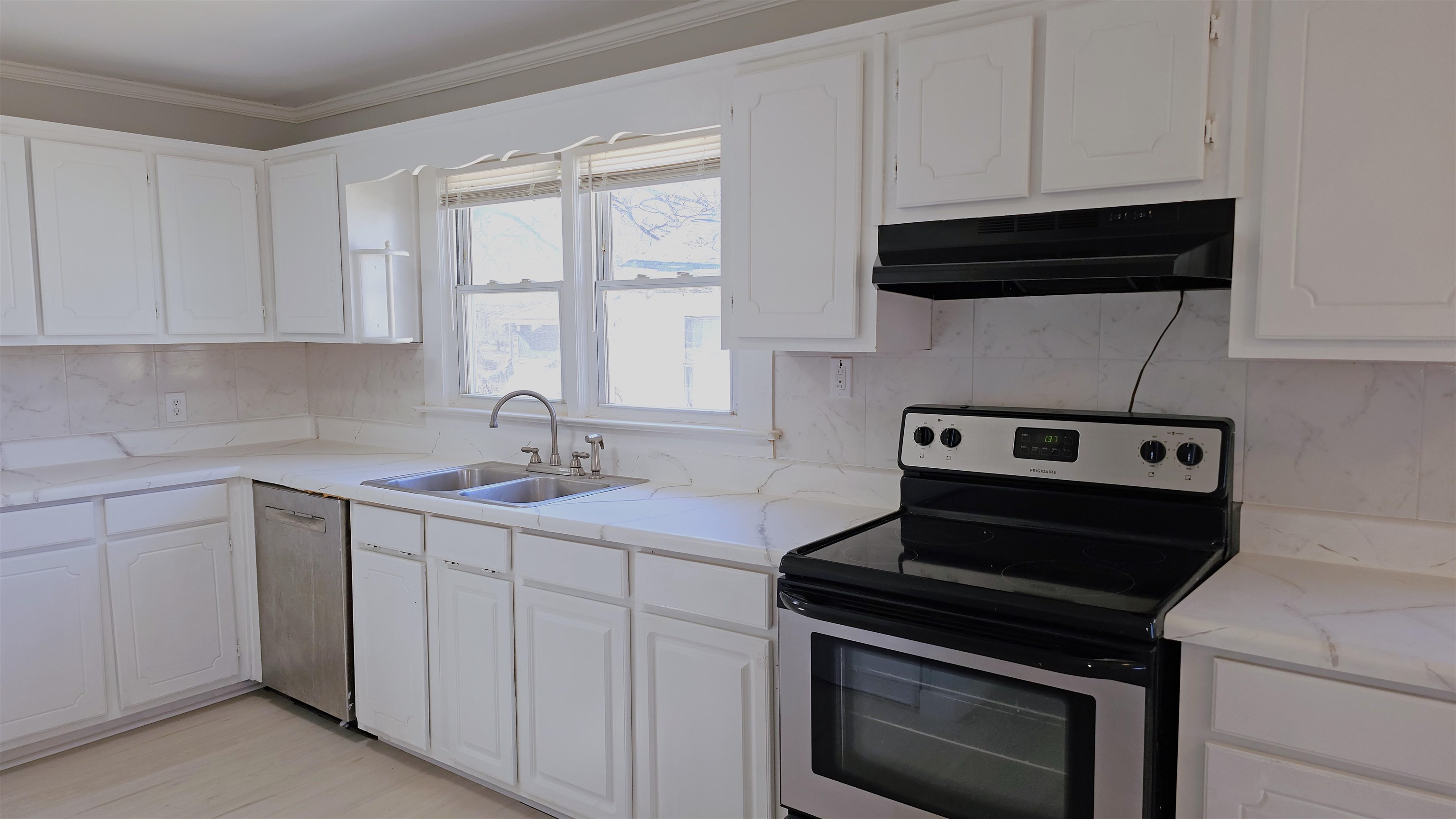 210 James Street Property Photo 11