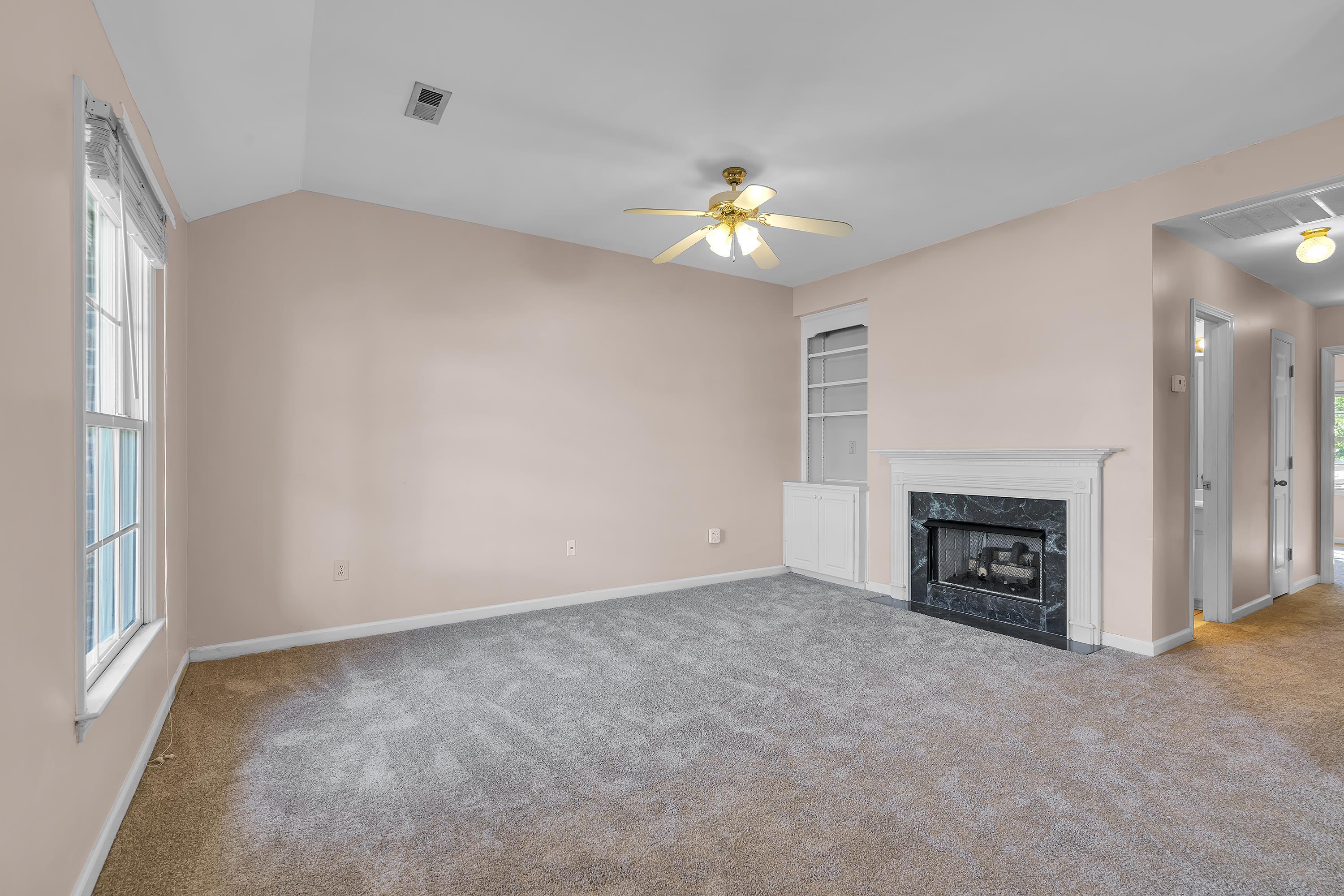 350 W Pointe Drive Property Photo 4