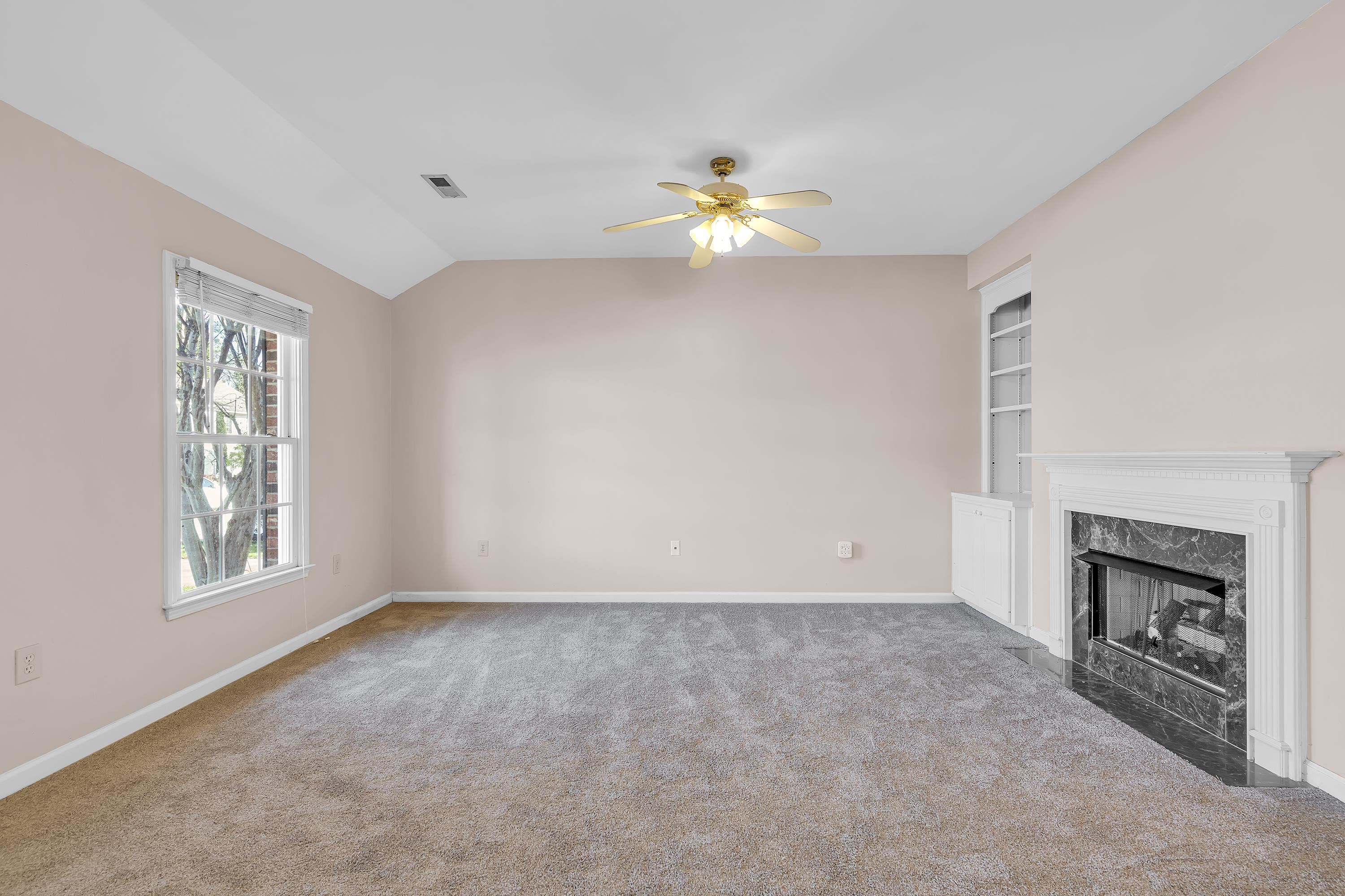350 W Pointe Drive Property Photo 5
