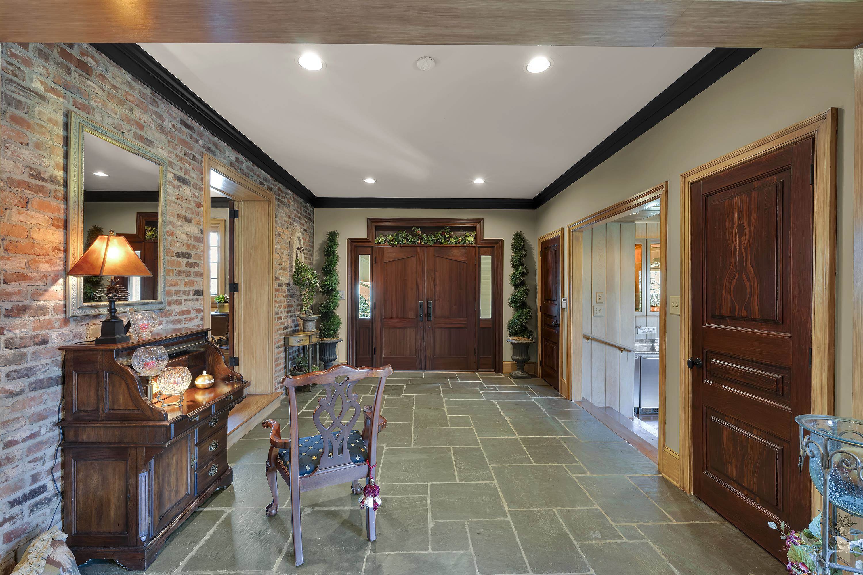 121 Montgomery Drive Property Photo 2