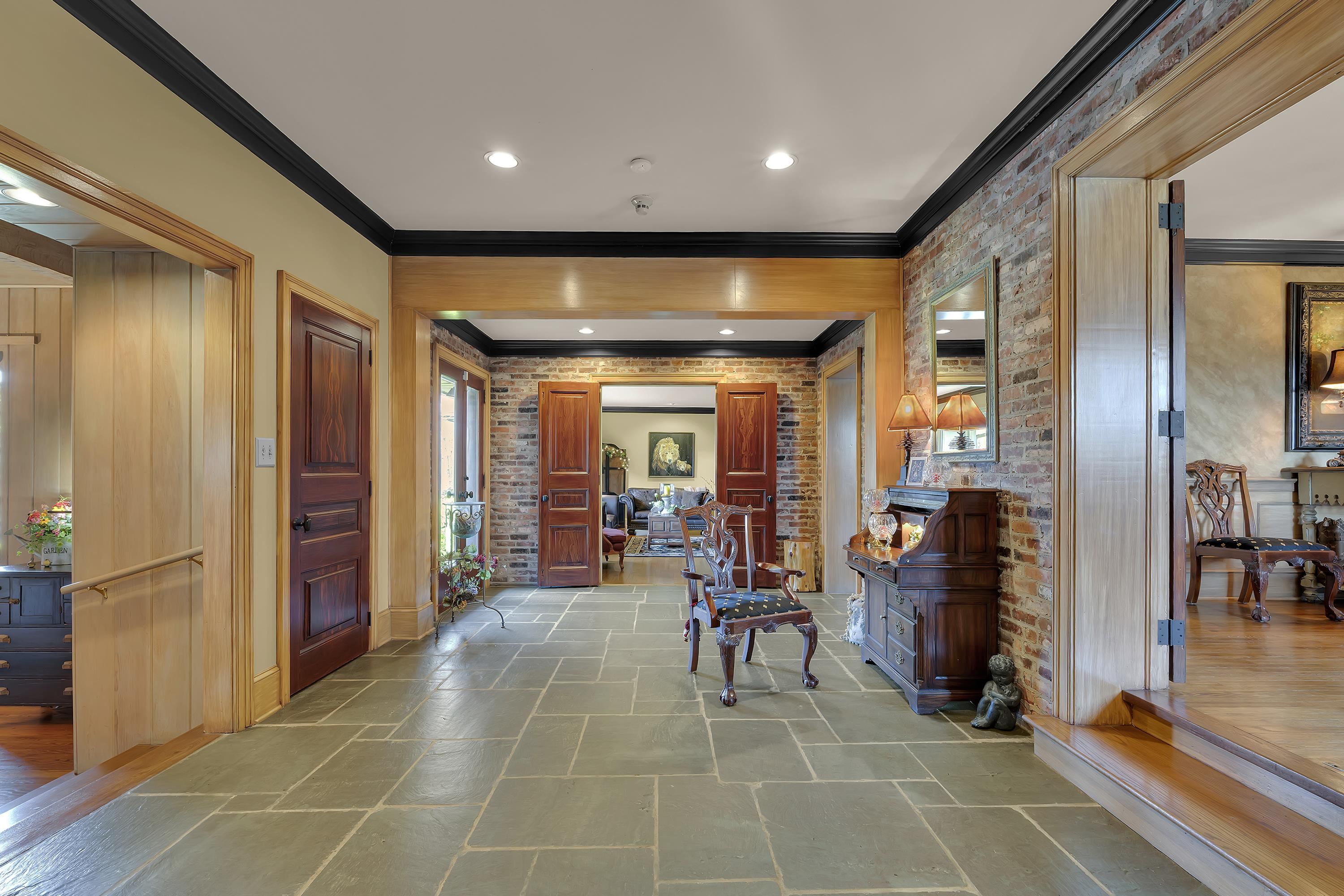 121 Montgomery Drive Property Photo 3